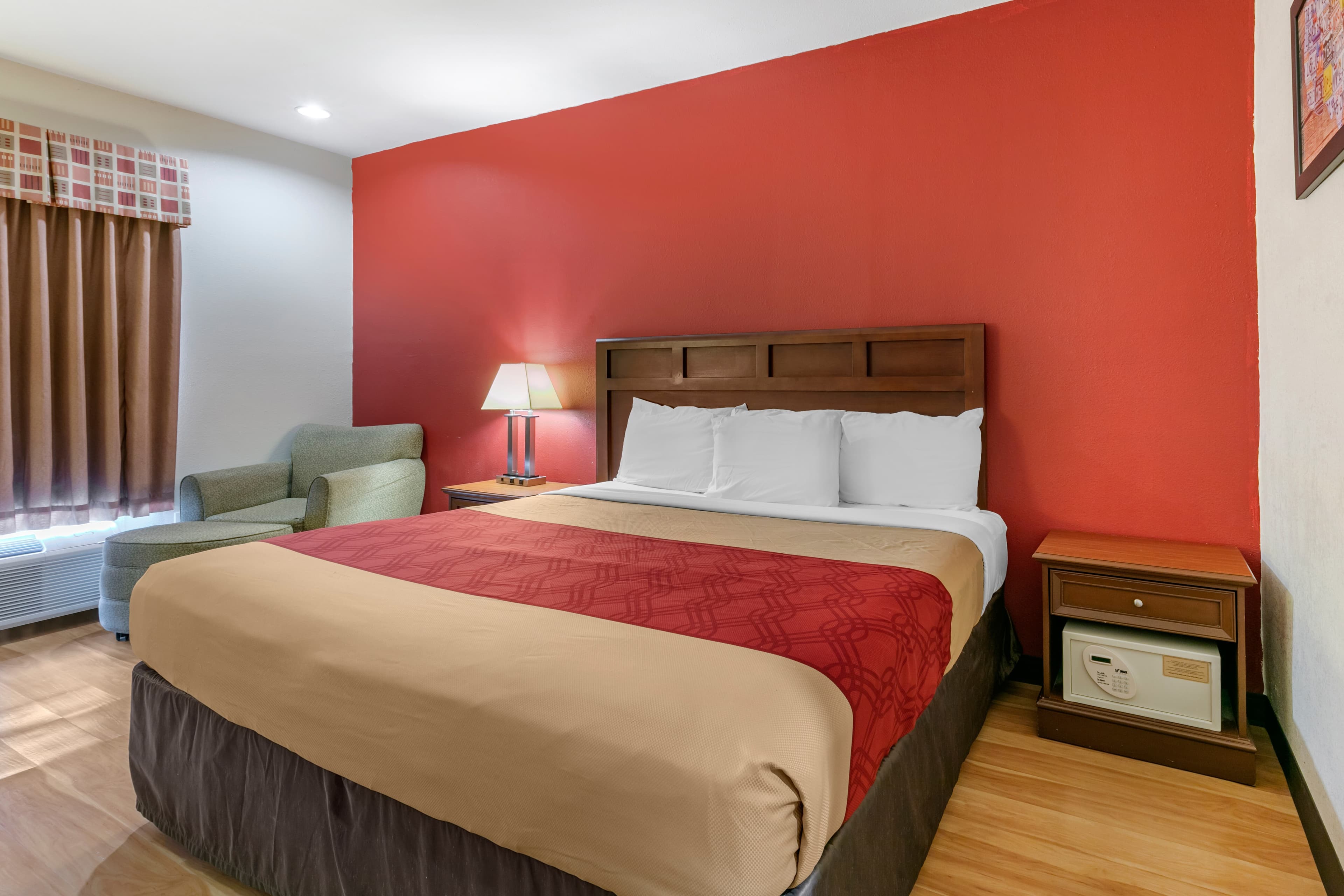 Econo Lodge Eutaw I-20 - Image 4
