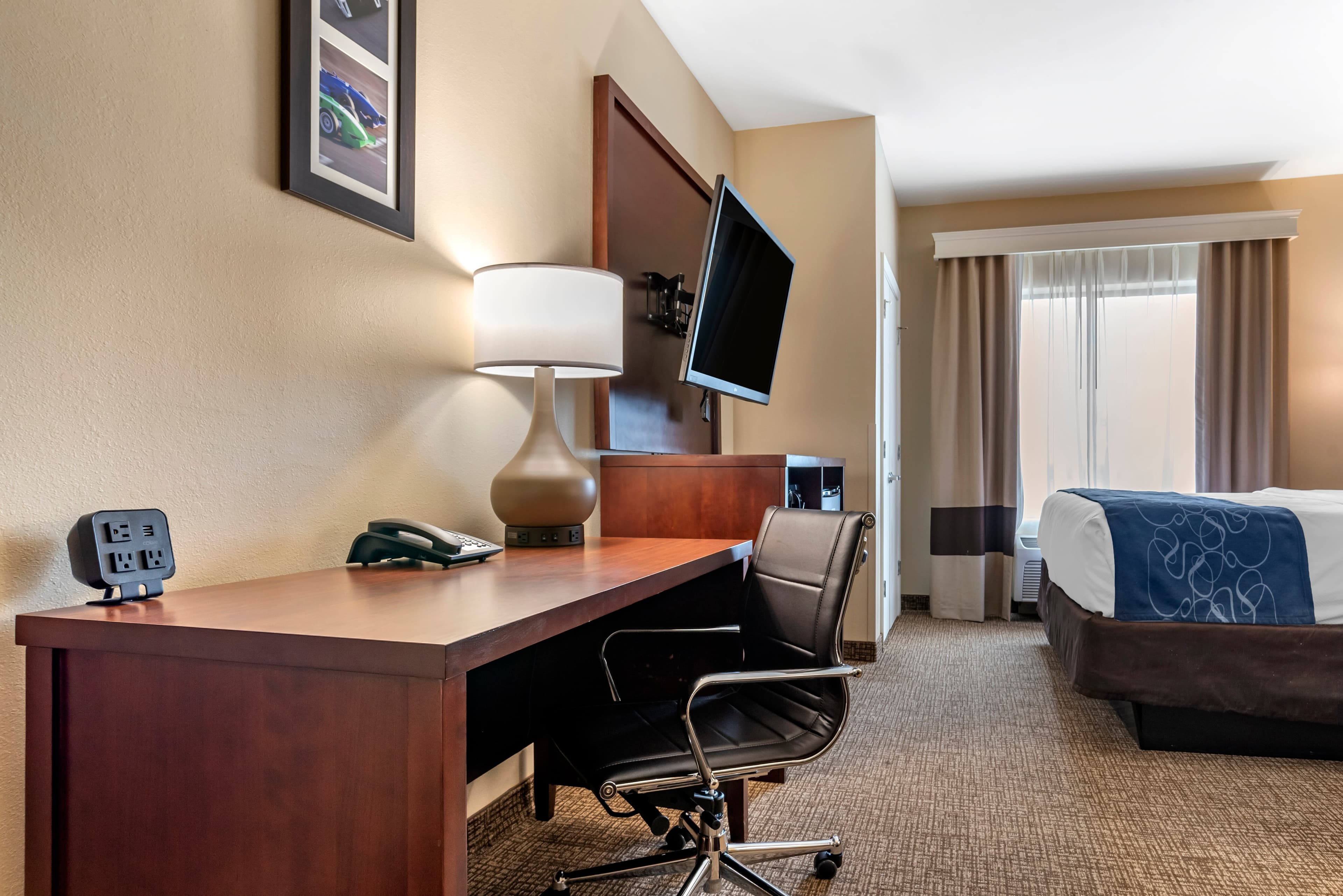 Comfort Suites Pell City near Logan Martin Lake - Image 4
