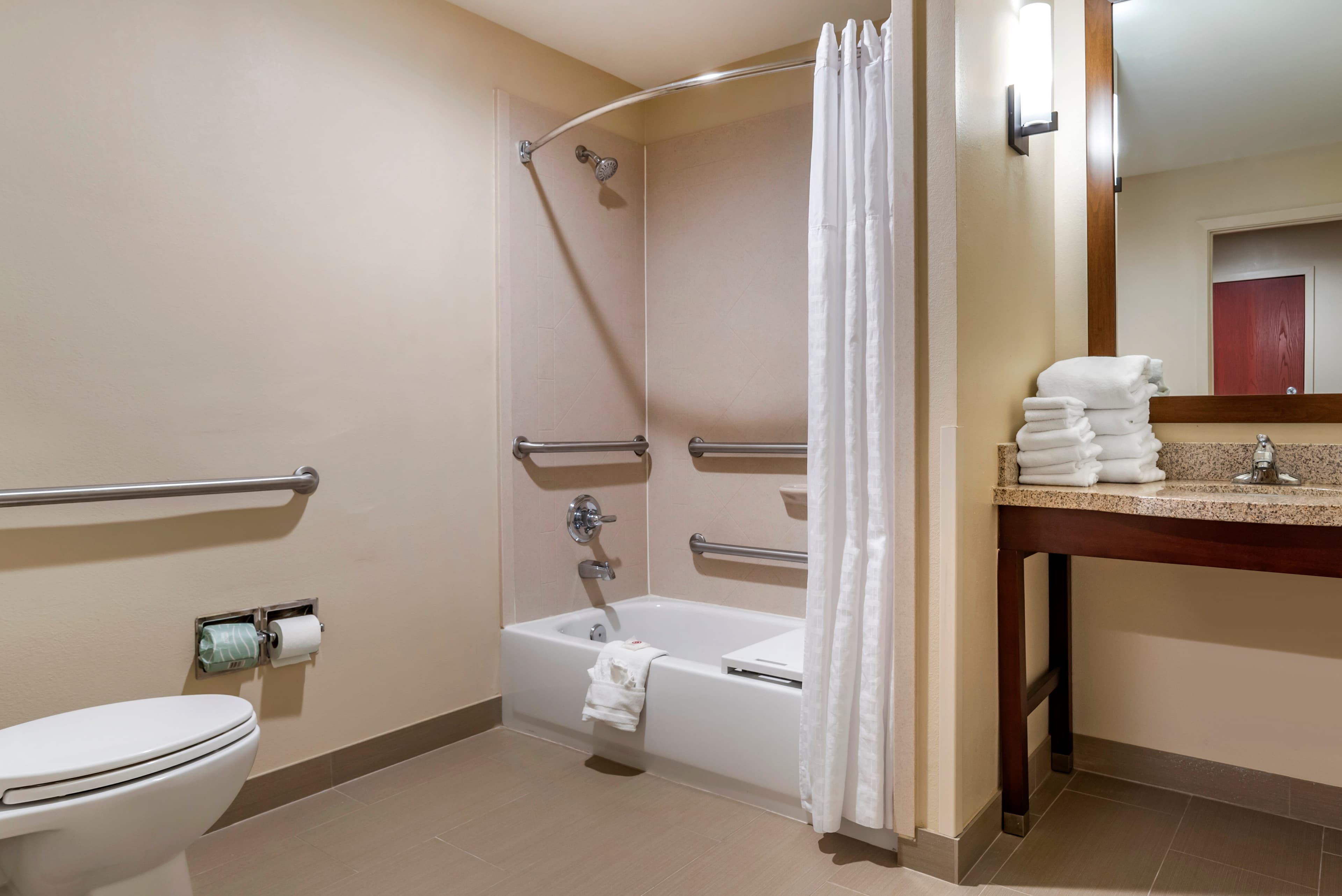 Comfort Suites Pell City near Logan Martin Lake - Image 3