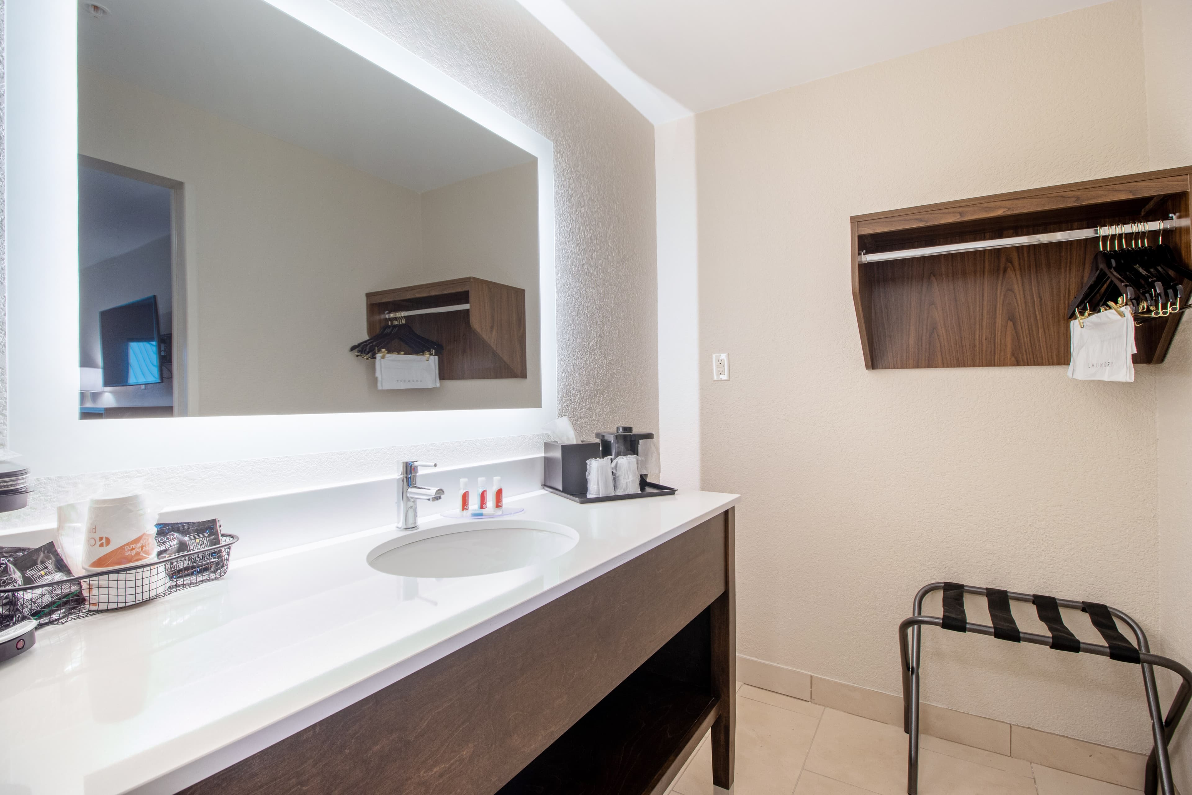 Econo Lodge Inn & Suites Foley-North Gulf Shores — 7