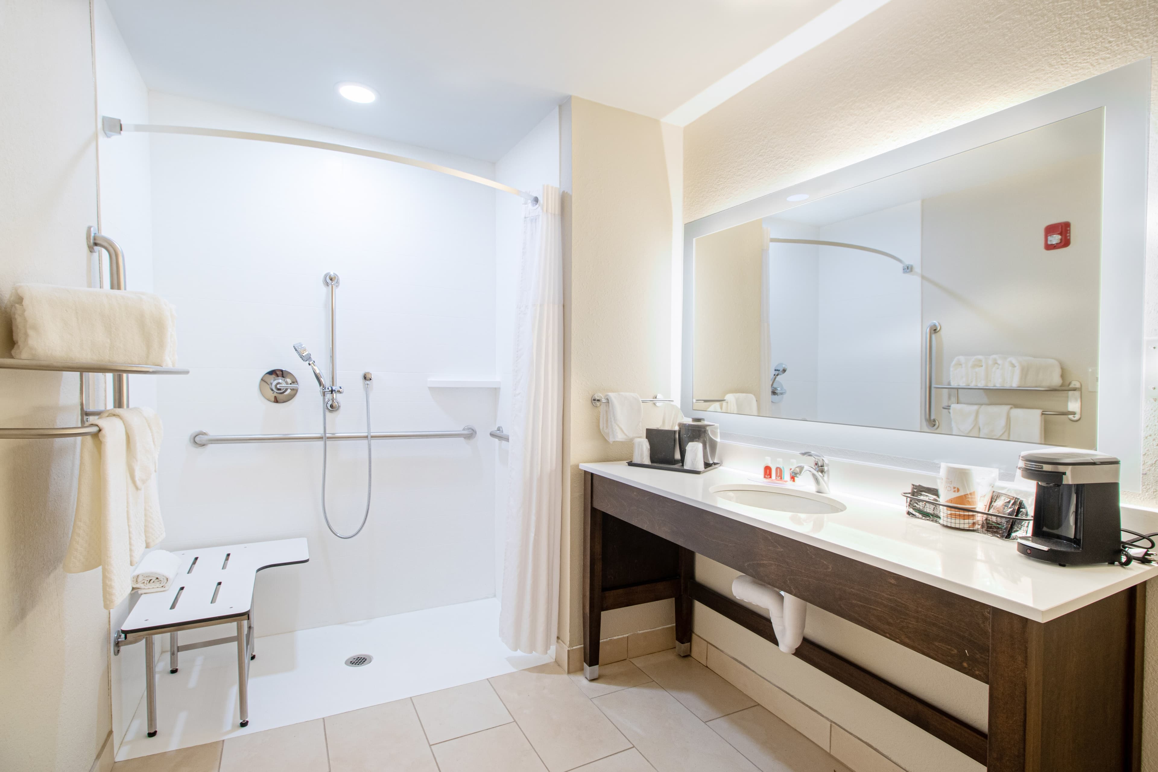 Econo Lodge Inn & Suites Foley-North Gulf Shores — 8