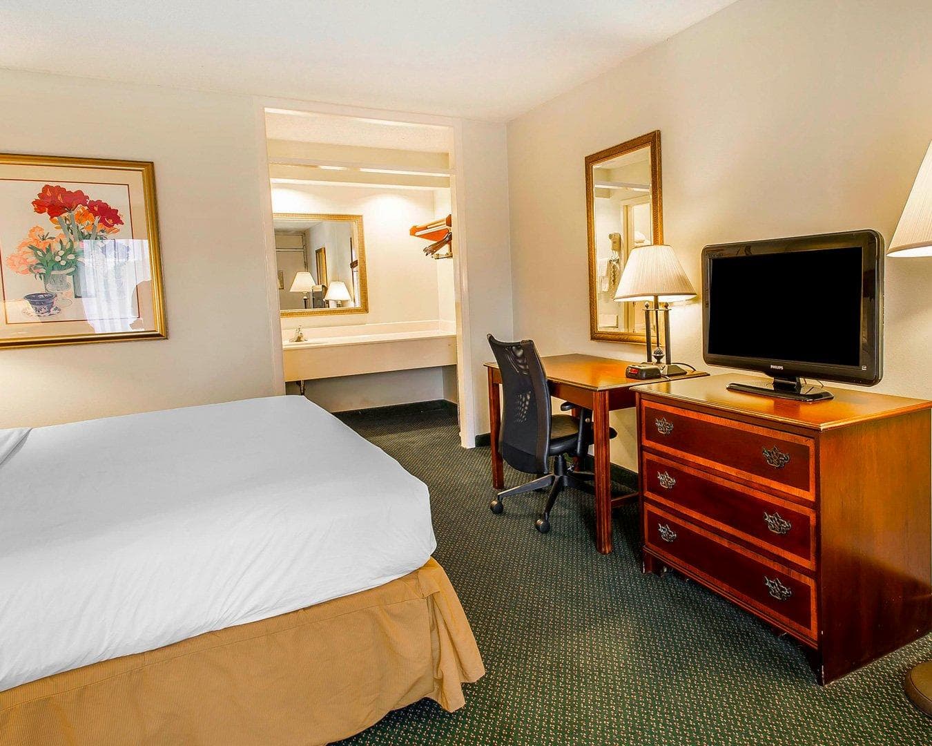 Clarion Inn & Suites Dothan South - Image 4