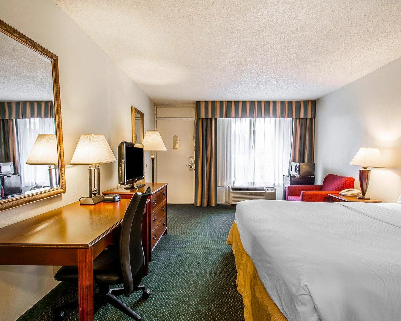 Clarion Inn & Suites Dothan South - Image 5