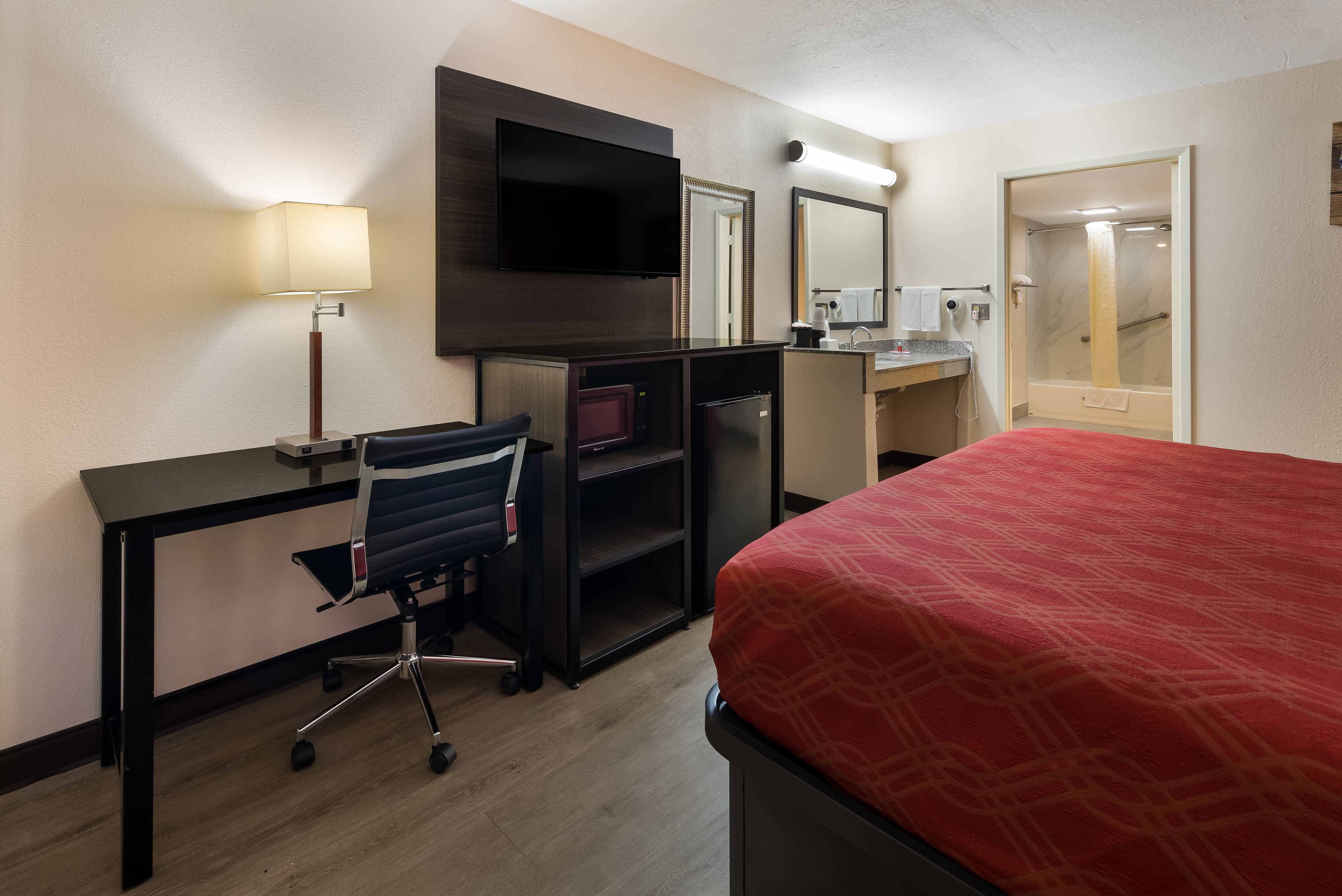 Econo Lodge Madison Airport — 8