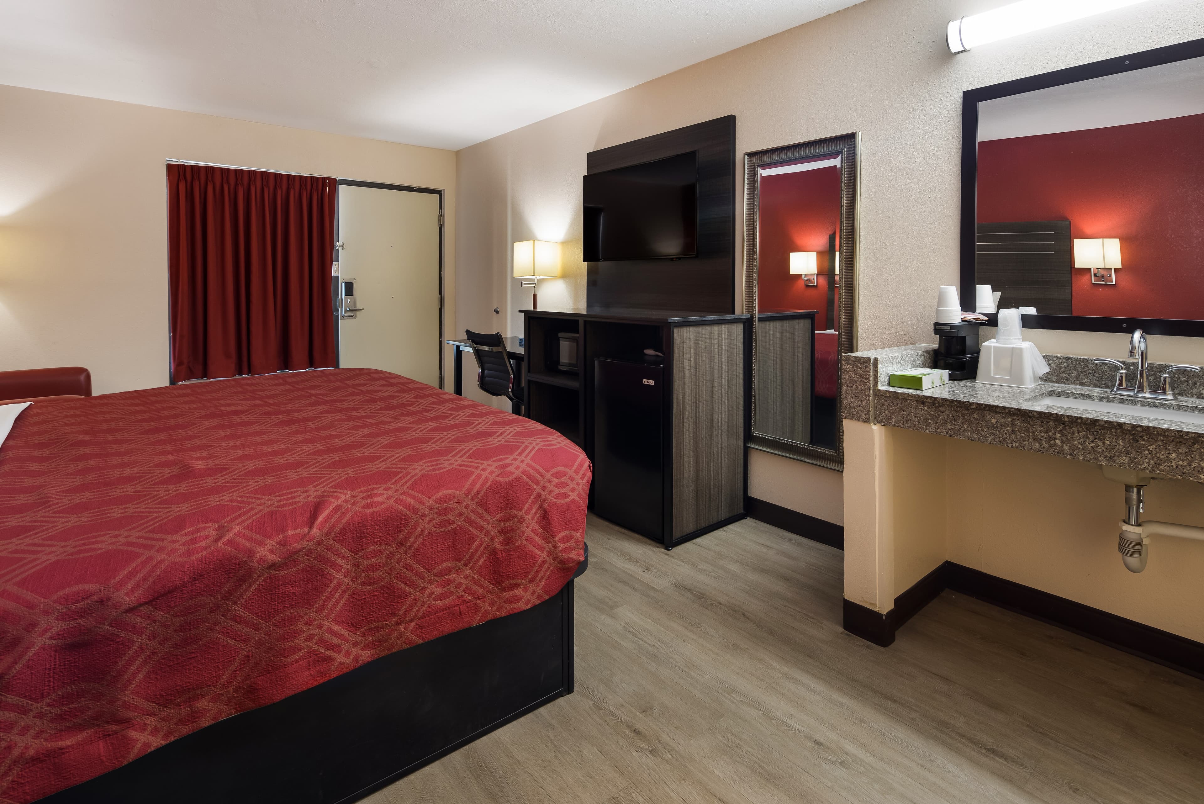 Econo Lodge Madison Airport — 10