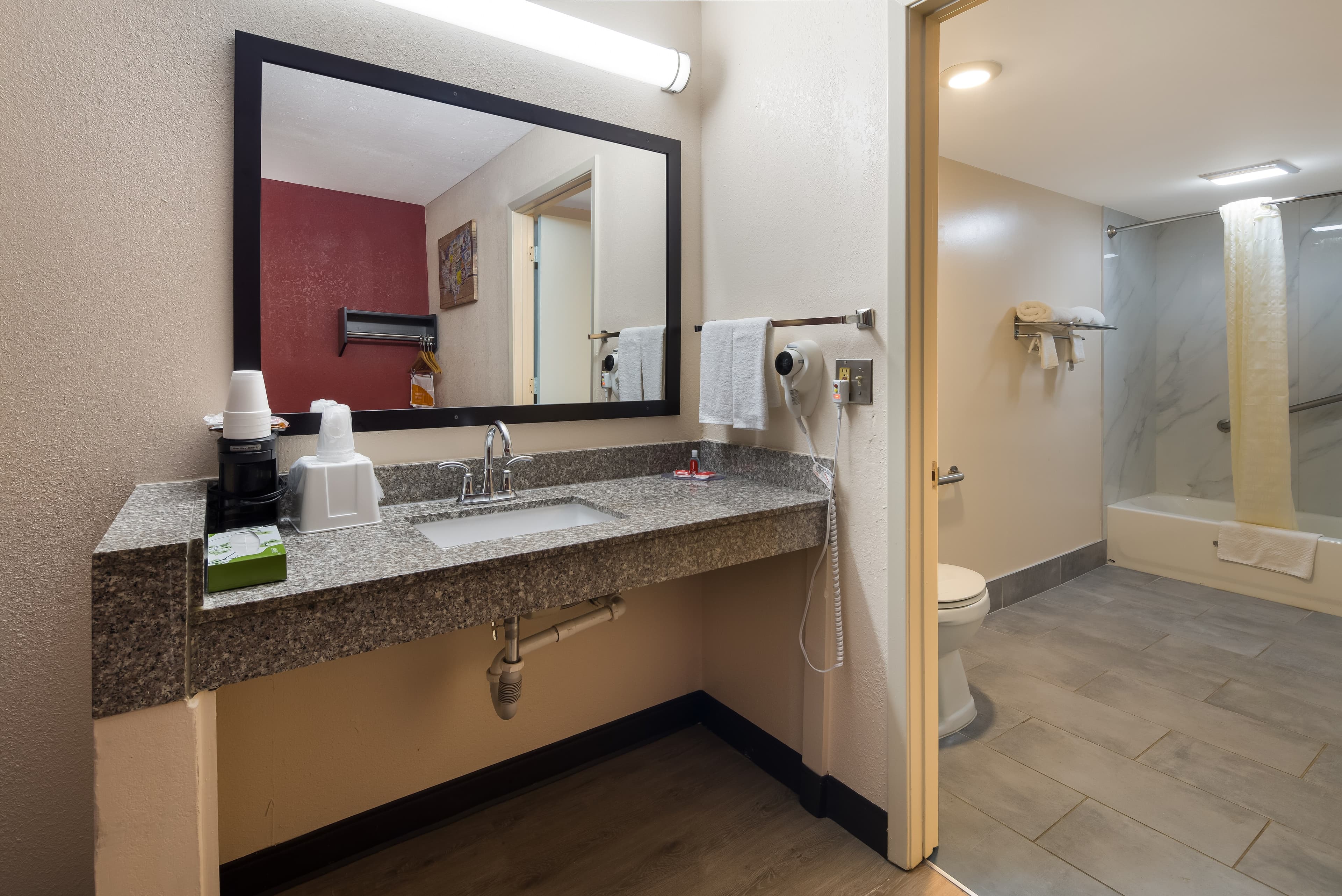 Econo Lodge Madison Airport — 11