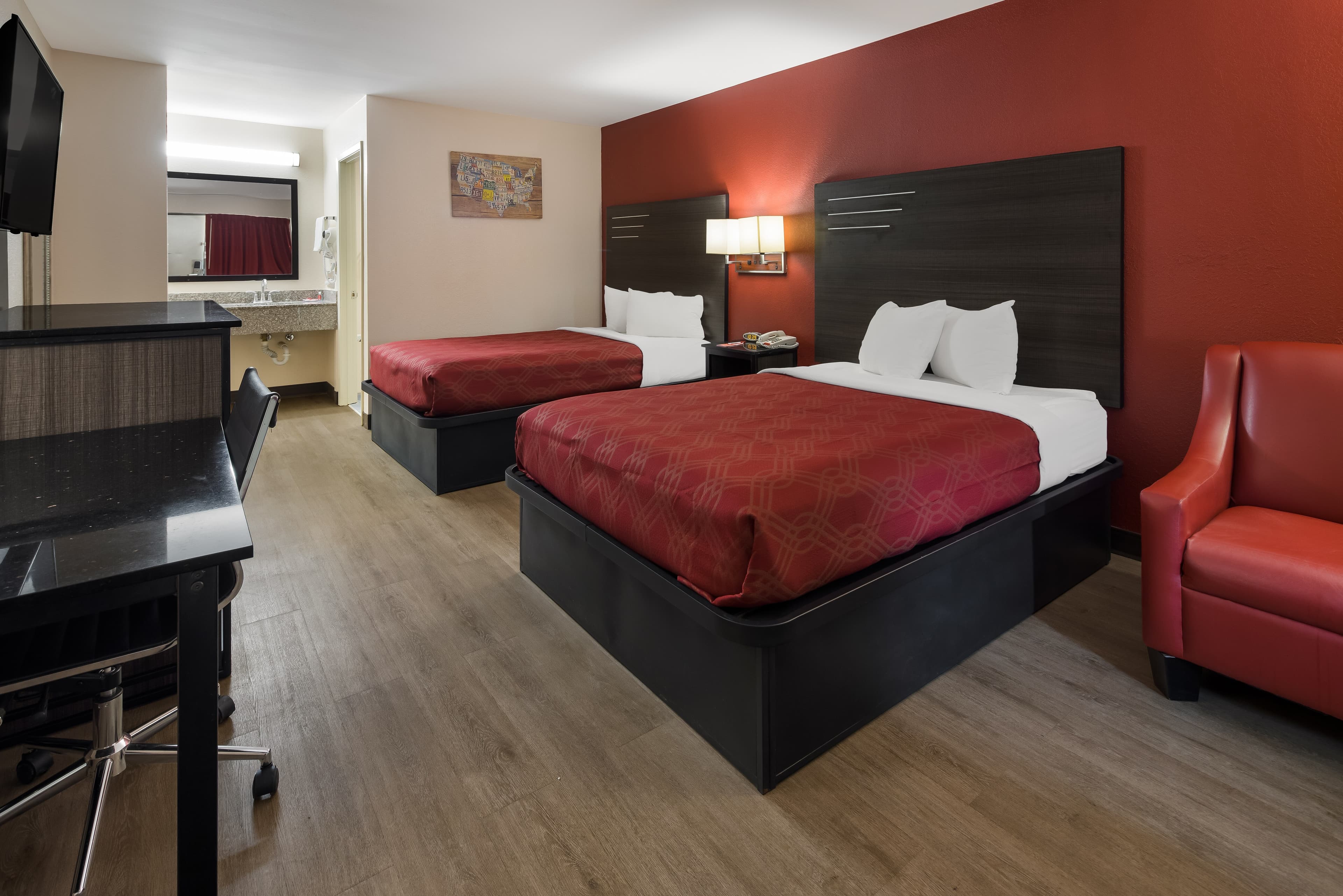 Econo Lodge Madison Airport - Image 2
