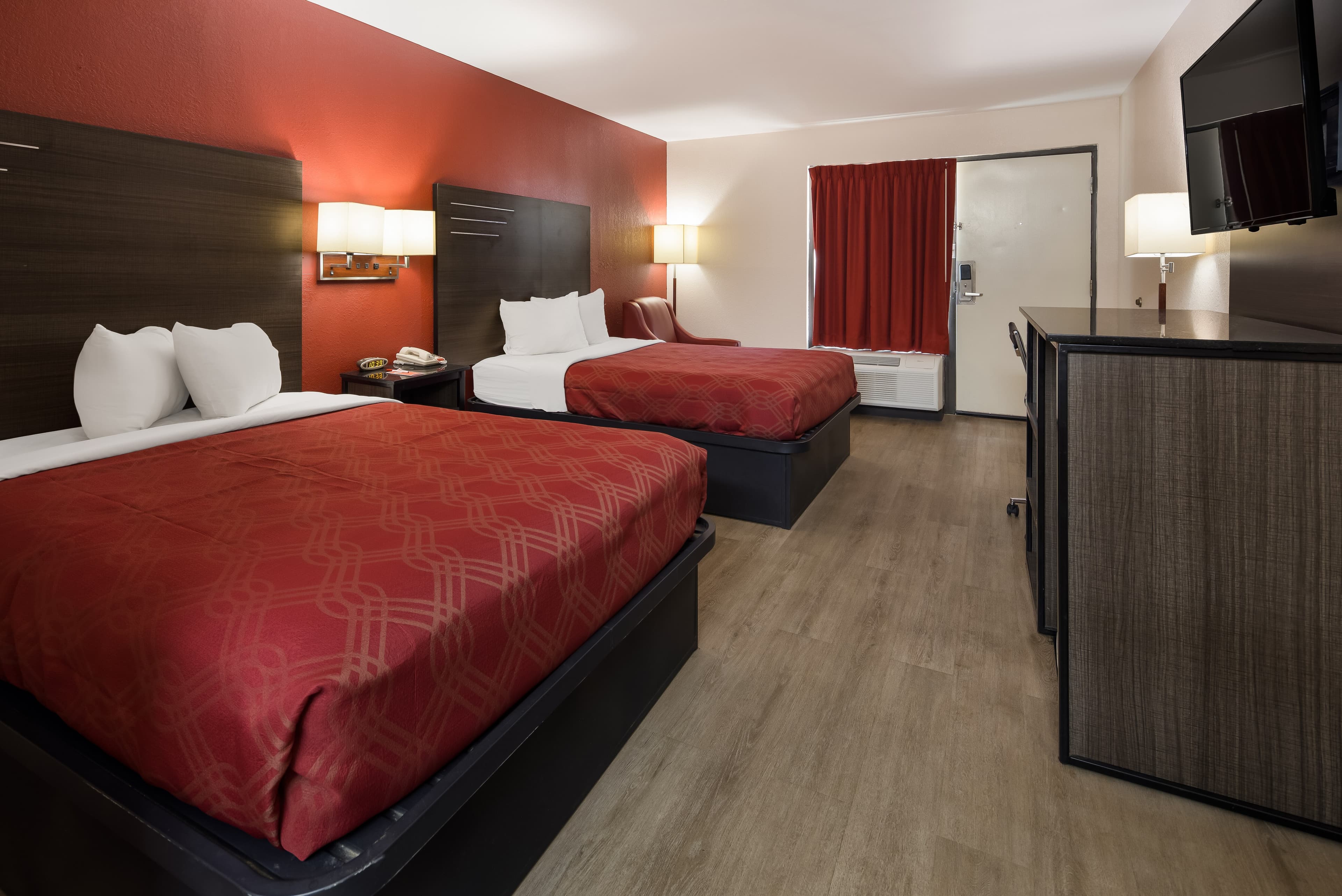 Econo Lodge Madison Airport - Image 3