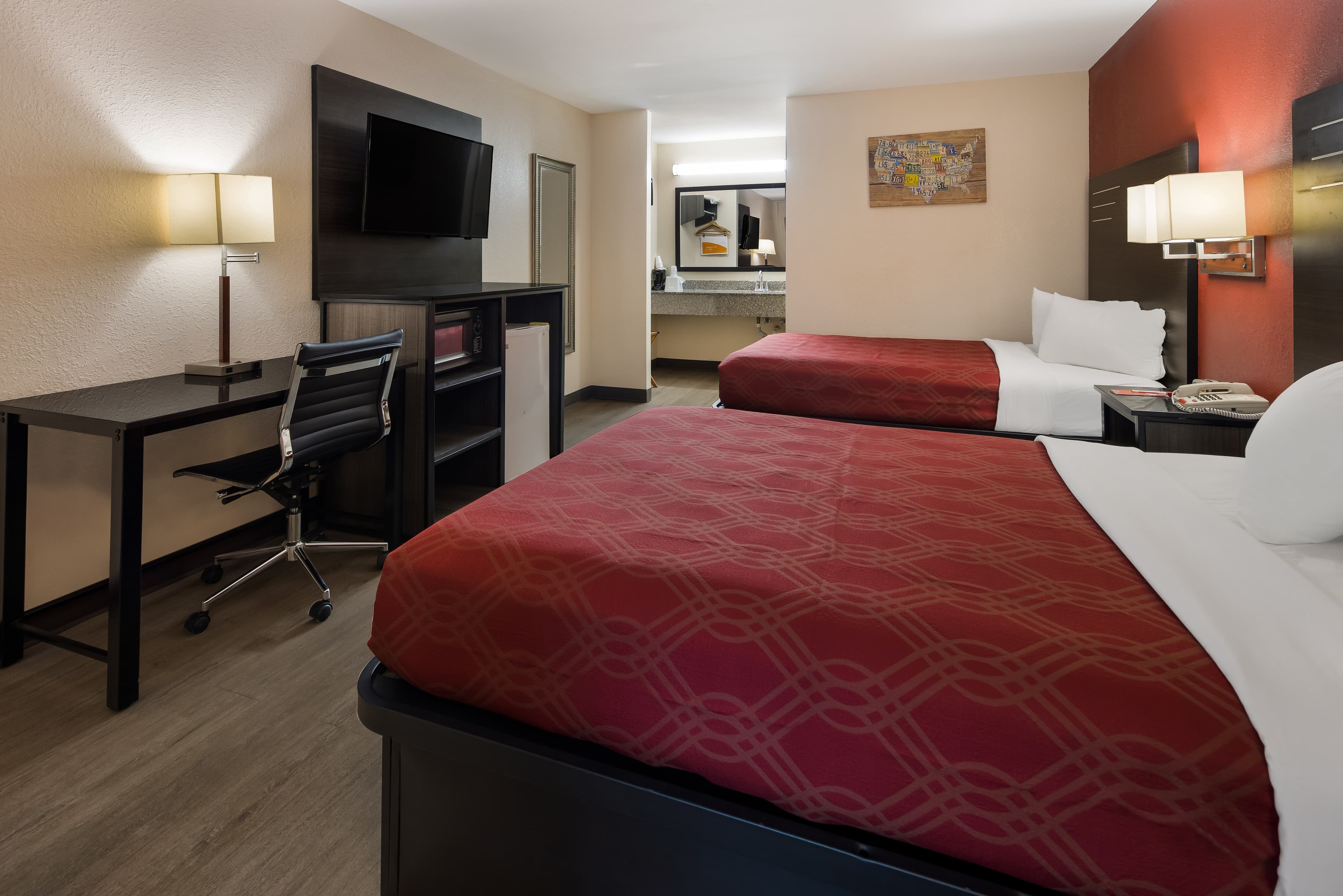 Econo Lodge Madison Airport - Image 4