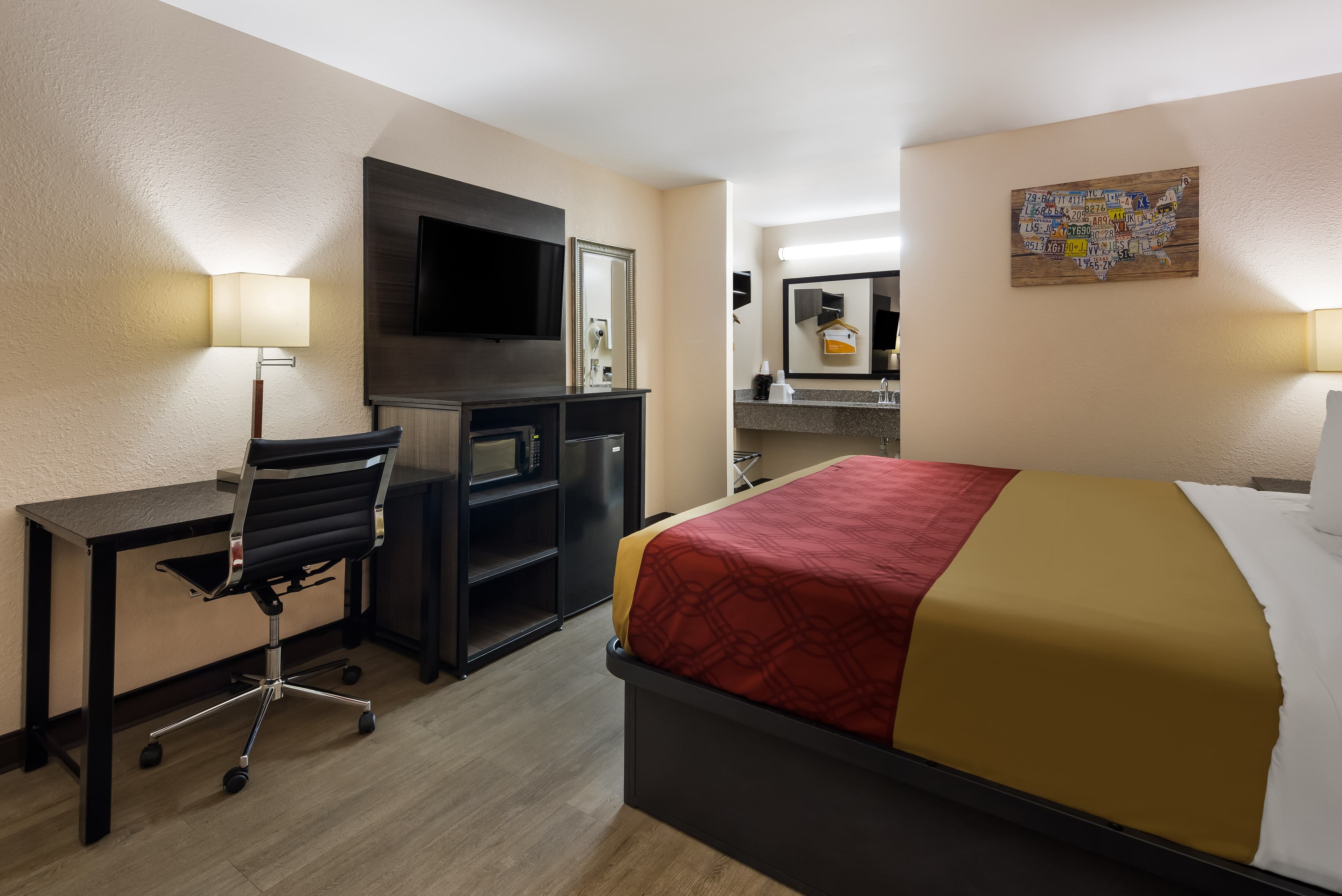 Econo Lodge Madison Airport — 14