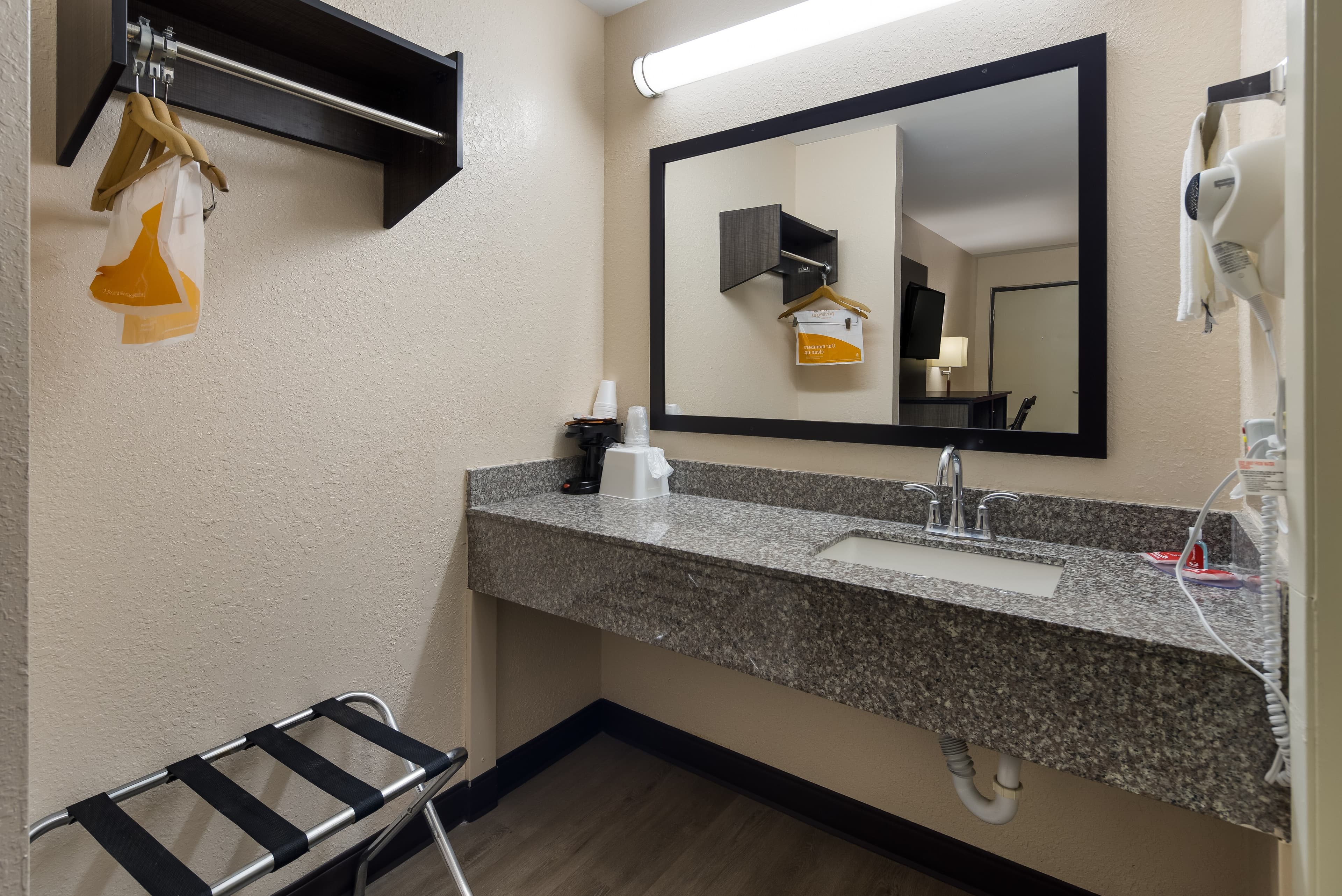 Econo Lodge Madison Airport — 16