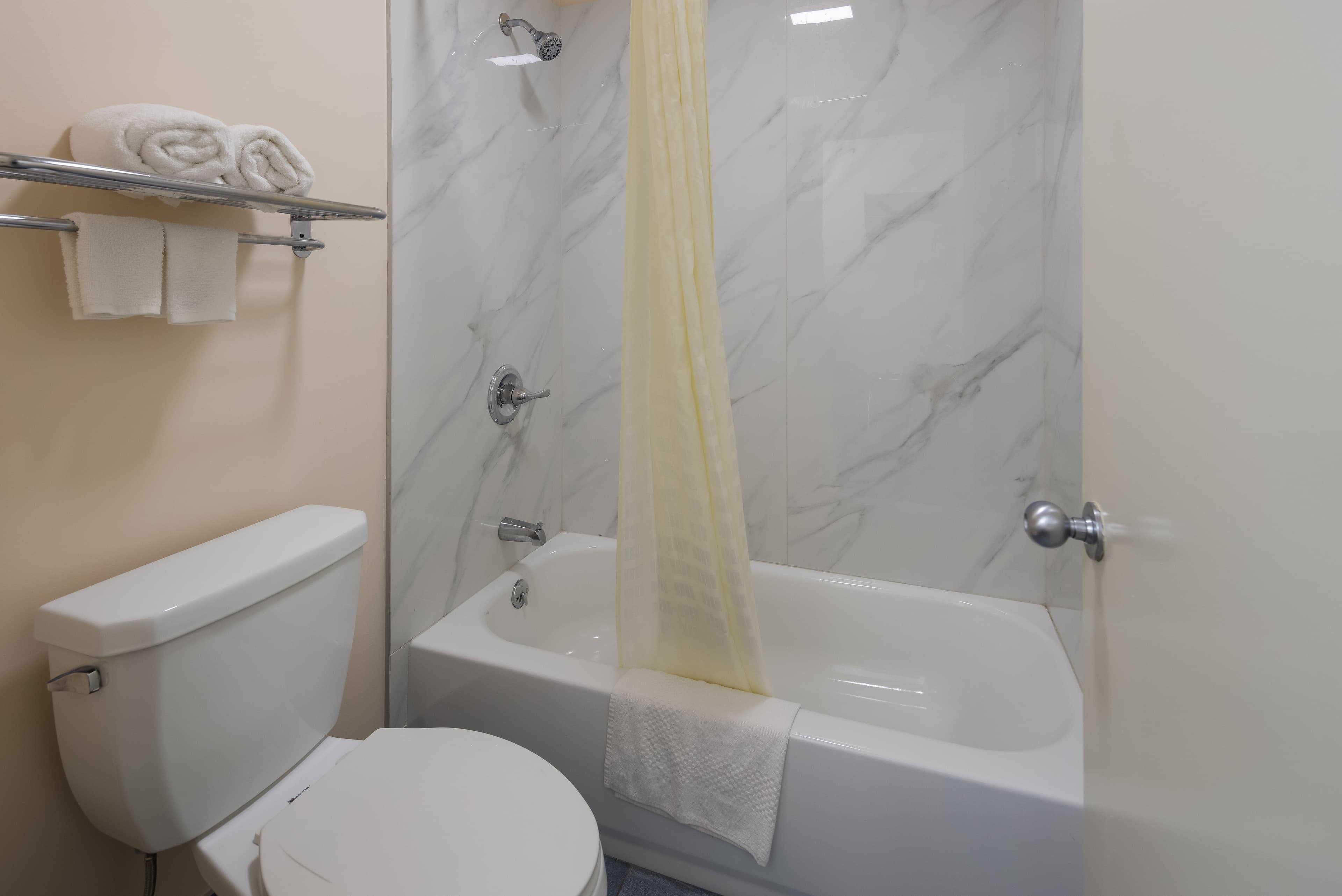Econo Lodge Madison Airport — 17