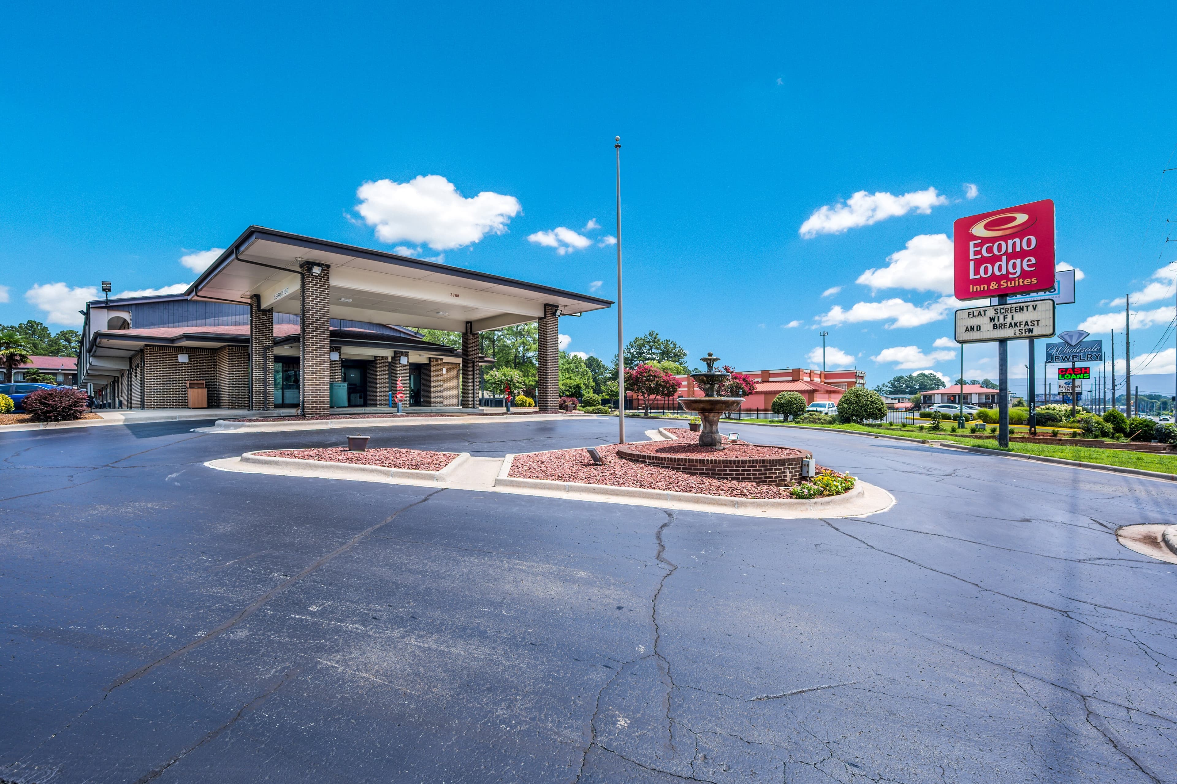 Econo Lodge Inn & Suites Huntsville University Area - Image 1