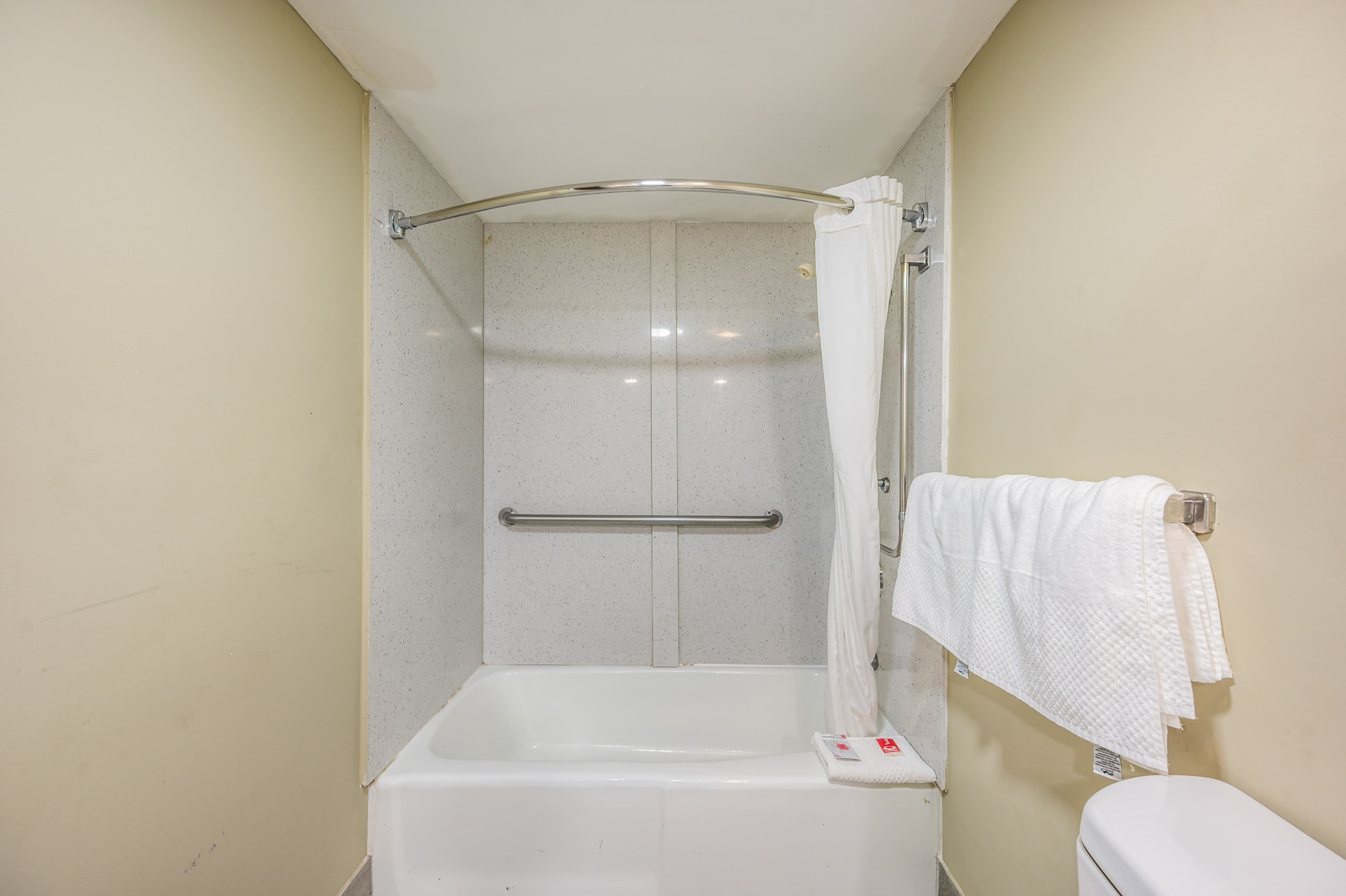 Econo Lodge Inn & Suites Huntsville University Area - Image 4