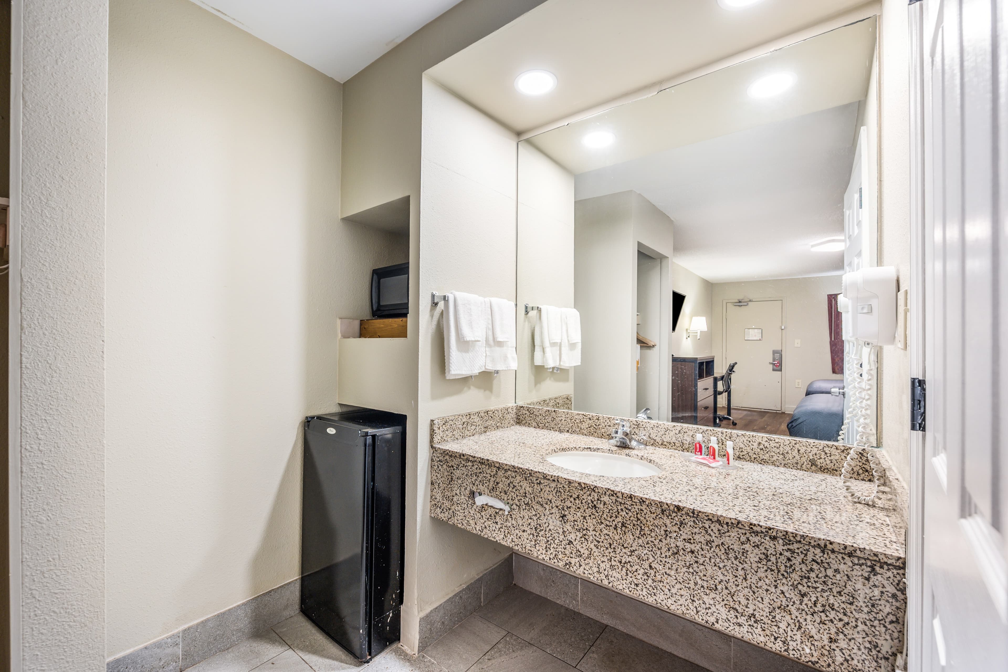 Econo Lodge Inn & Suites Huntsville University Area — 26