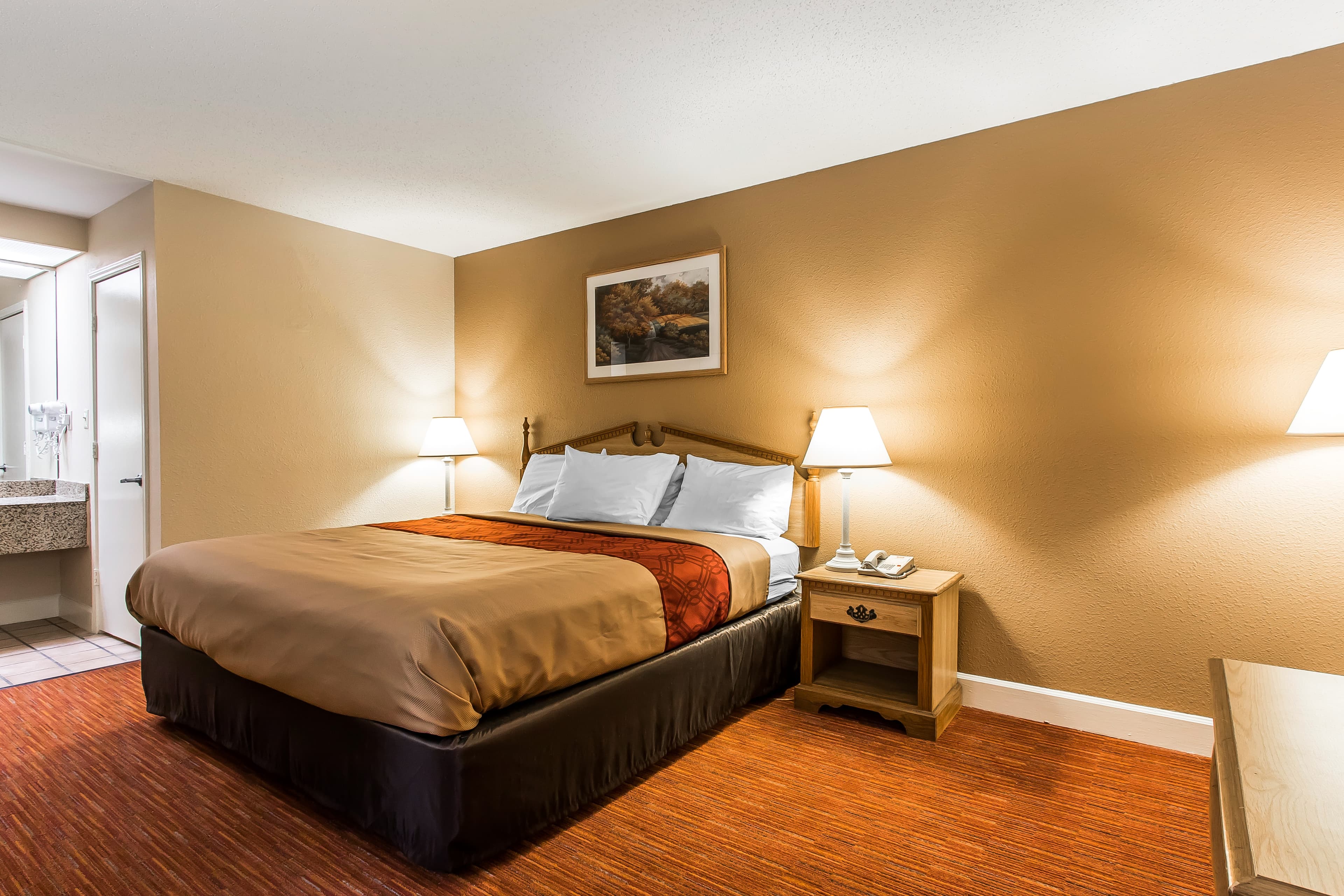 Econo Lodge Inn & Suites Huntsville University Area - Image 5