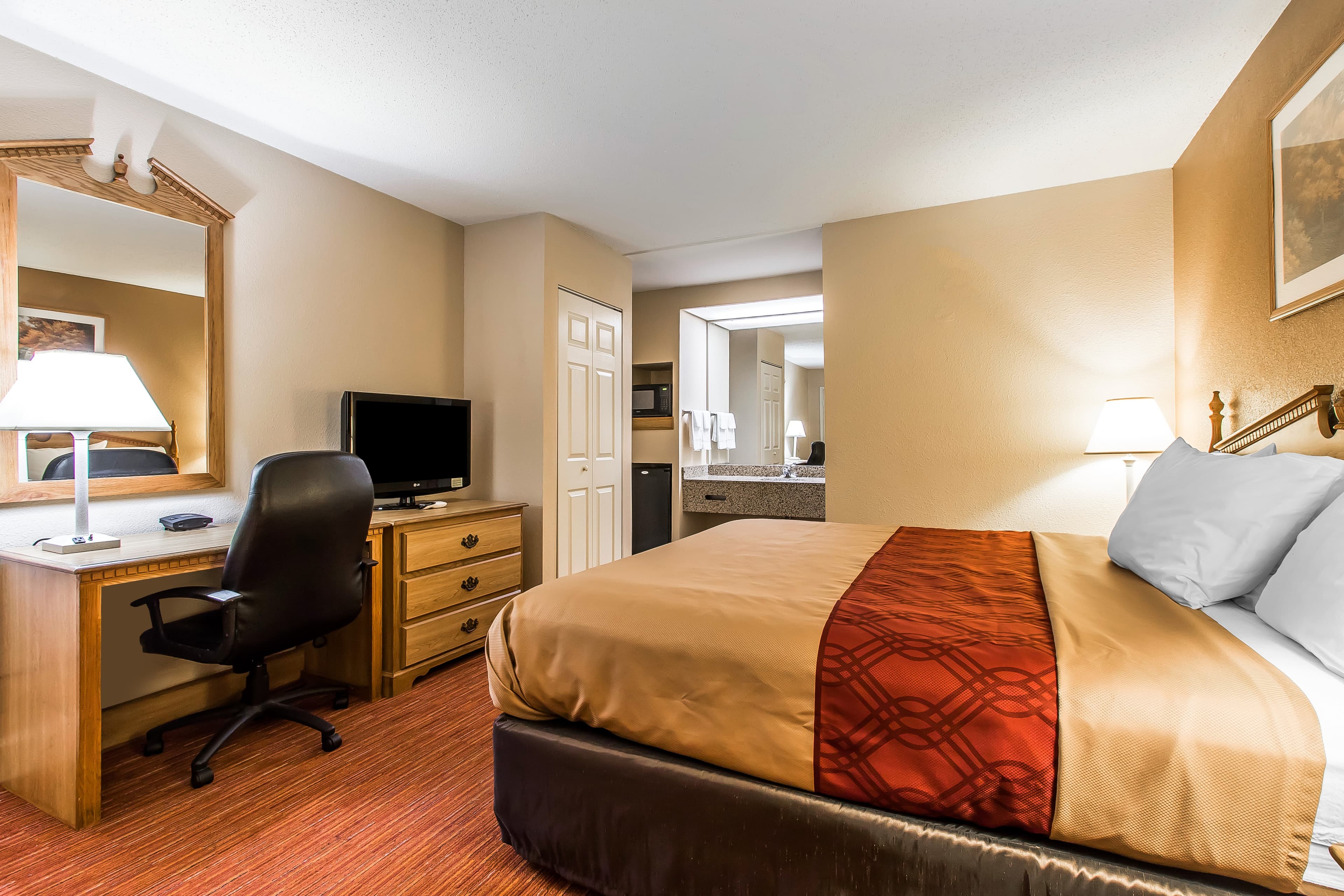 Econo Lodge Inn & Suites Huntsville University Area — 8