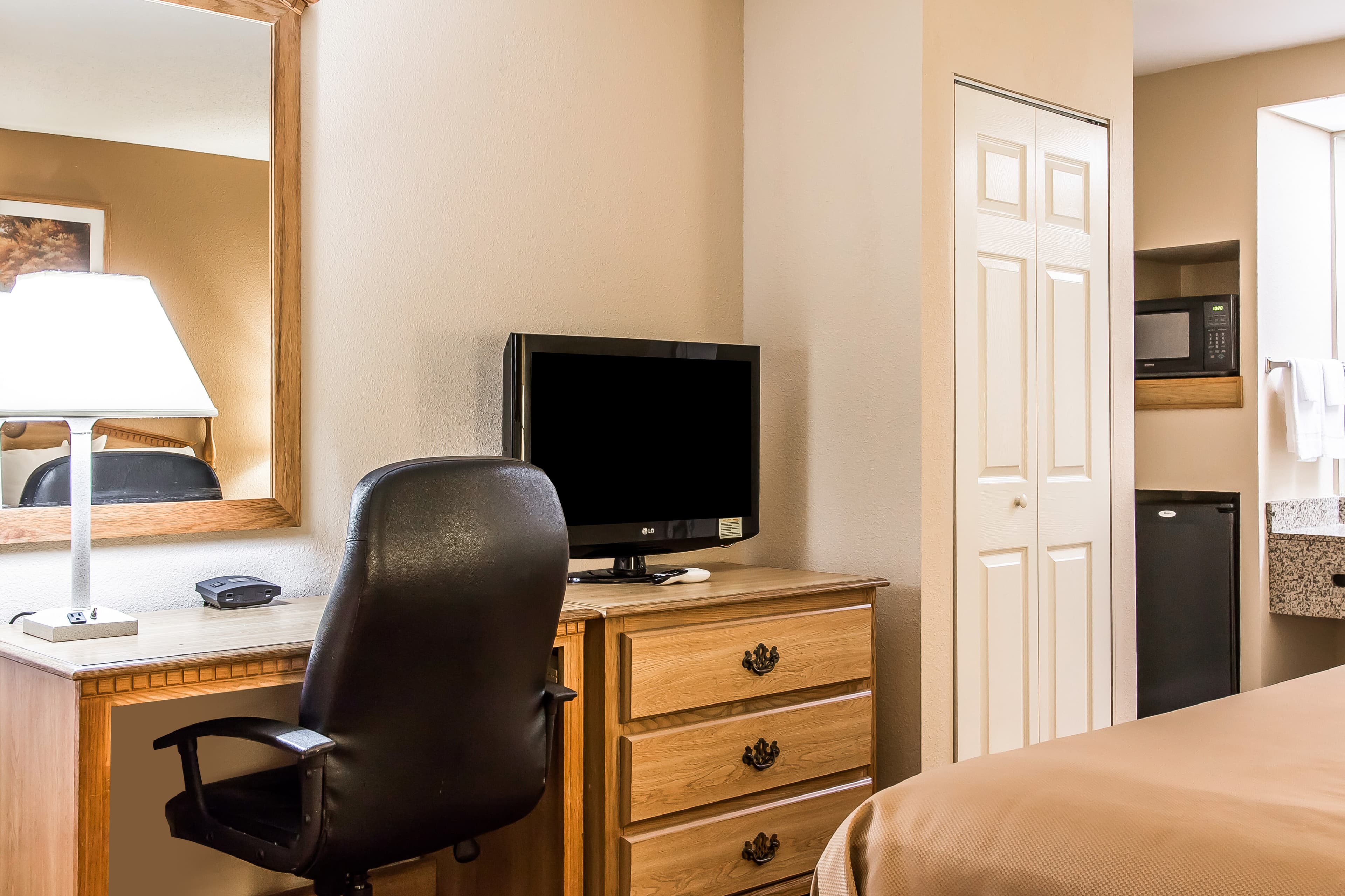Econo Lodge Inn & Suites Huntsville University Area — 11