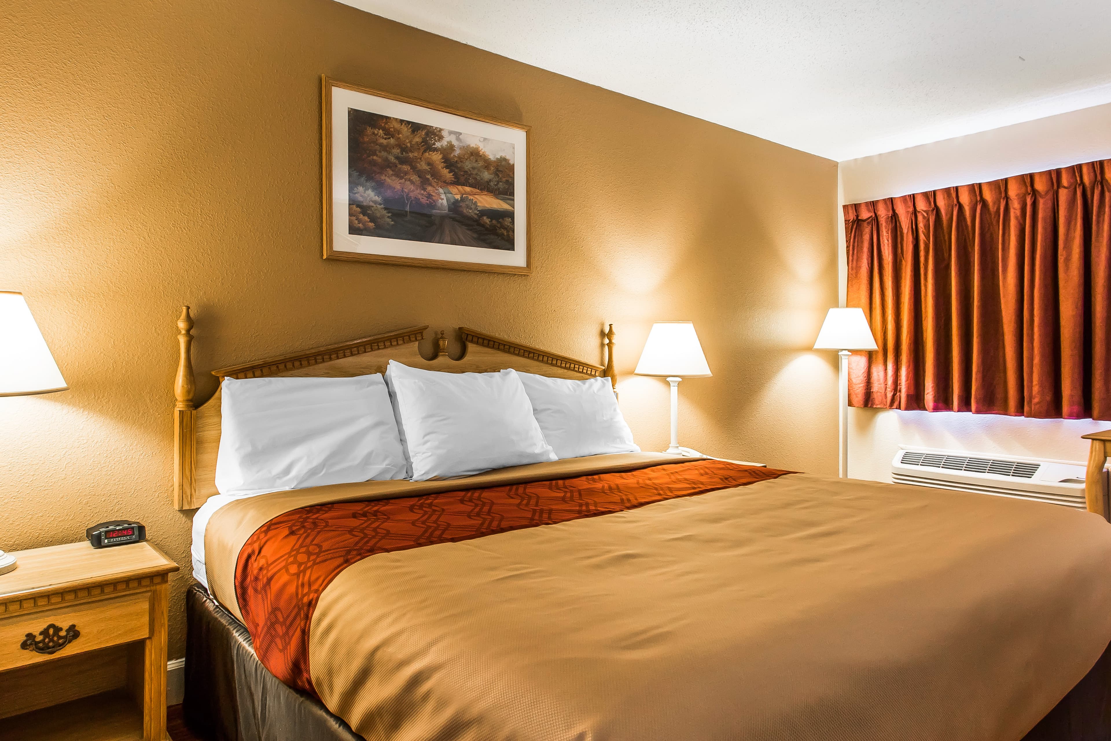 Econo Lodge Inn & Suites Huntsville University Area — 13