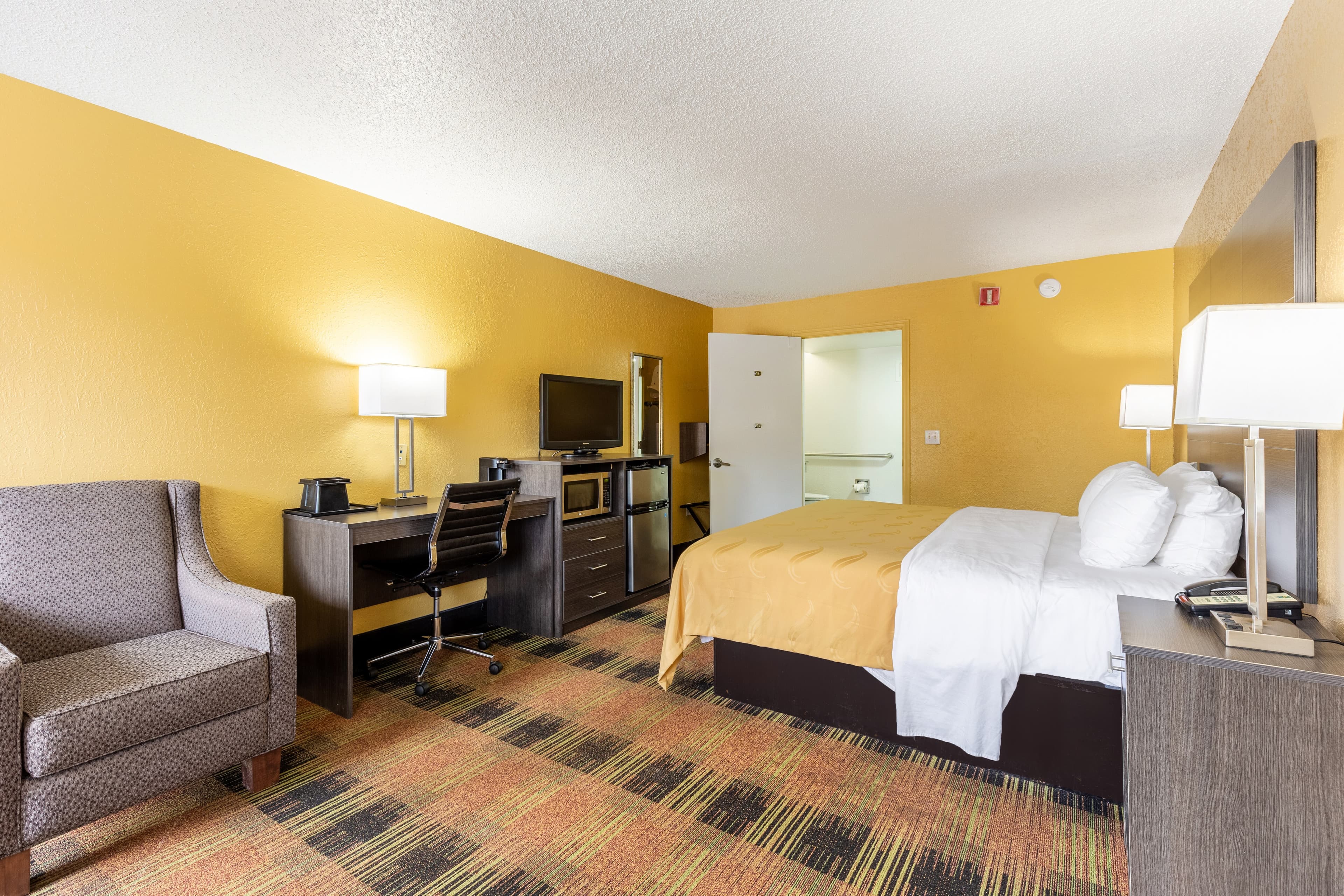 Quality Inn Mobile West Tillmans Corner - Image 4