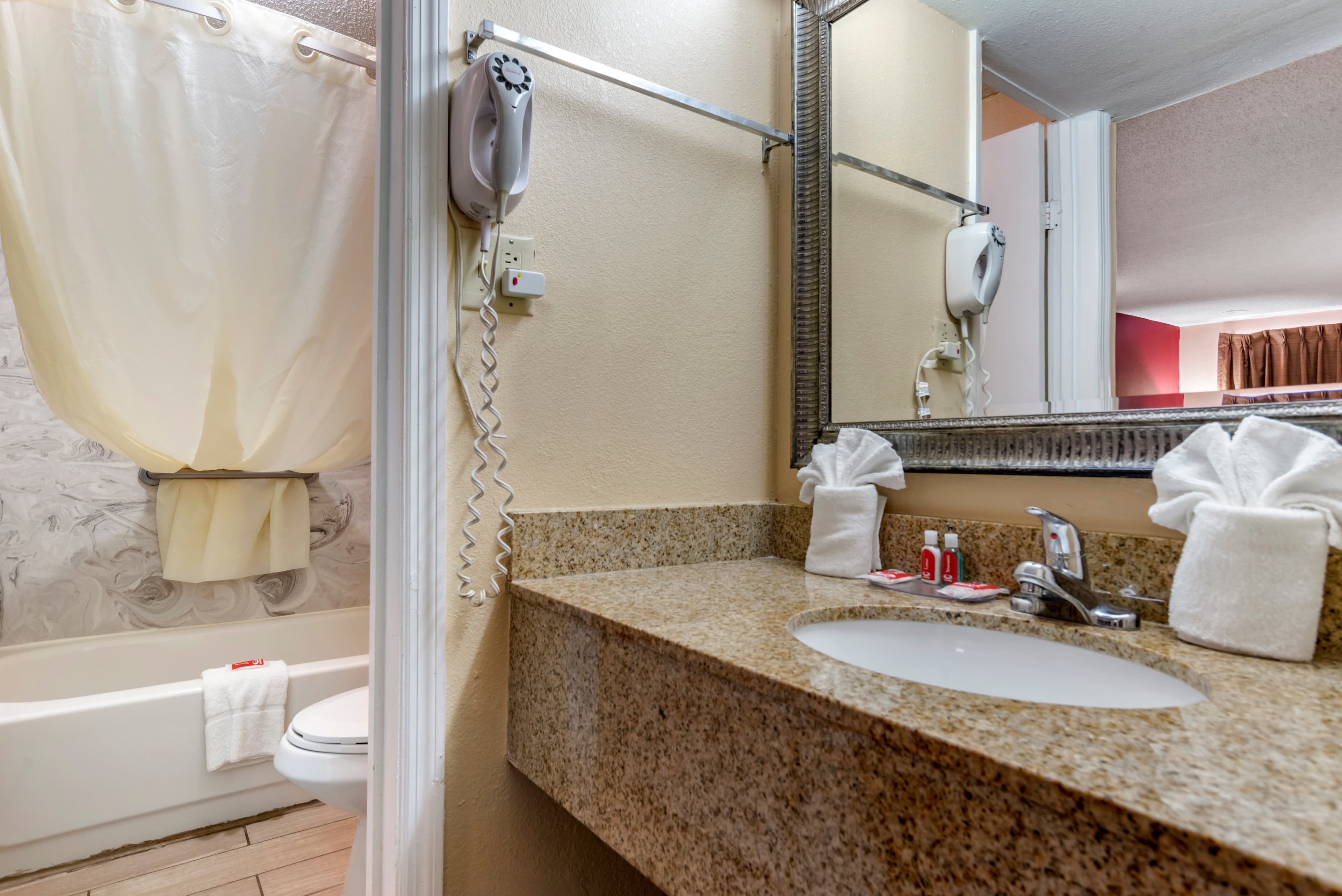 Econo Lodge Oxford near Choccolocco Park - Image 5