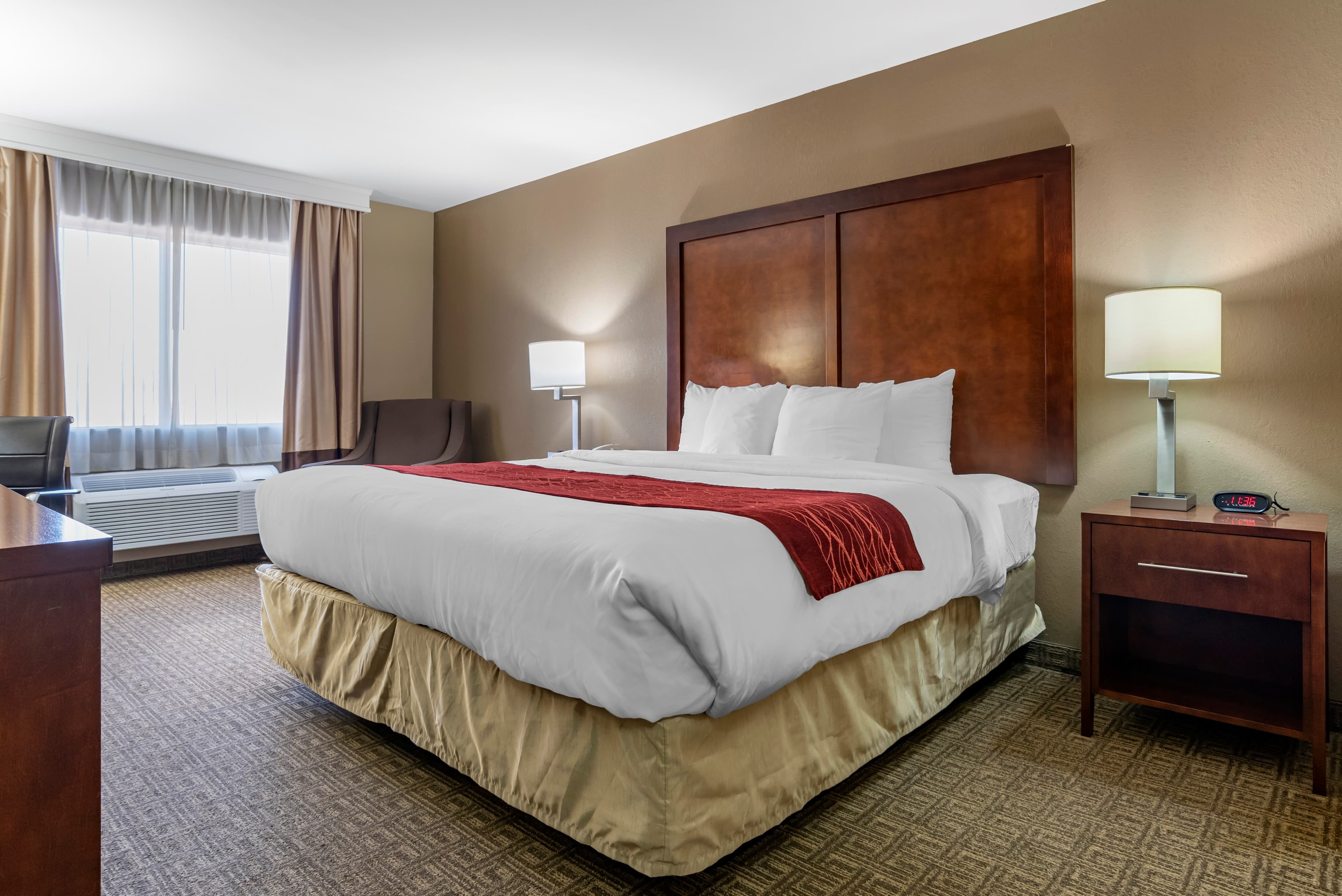 Comfort Inn & Suites Leeds I-20 - Image 1