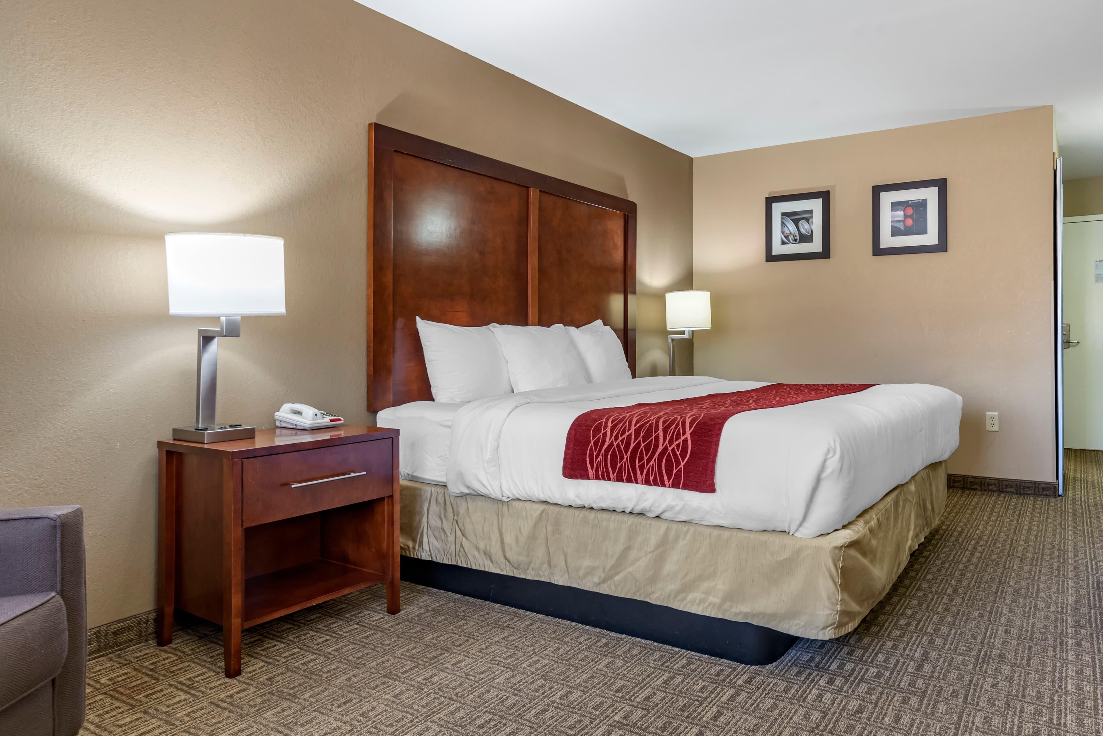 Comfort Inn & Suites Leeds I-20 — 6