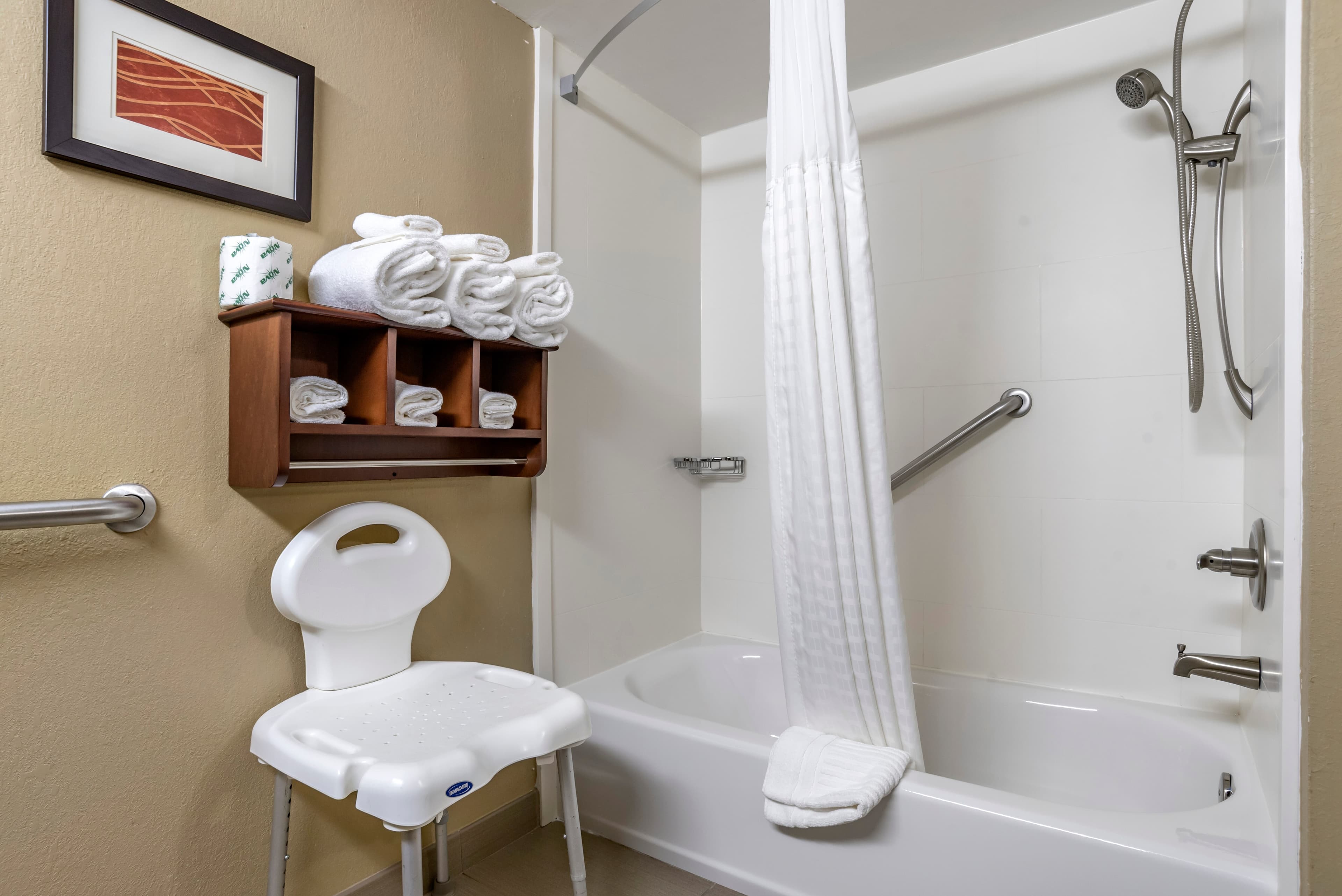 Comfort Inn & Suites Leeds I-20 - Image 3