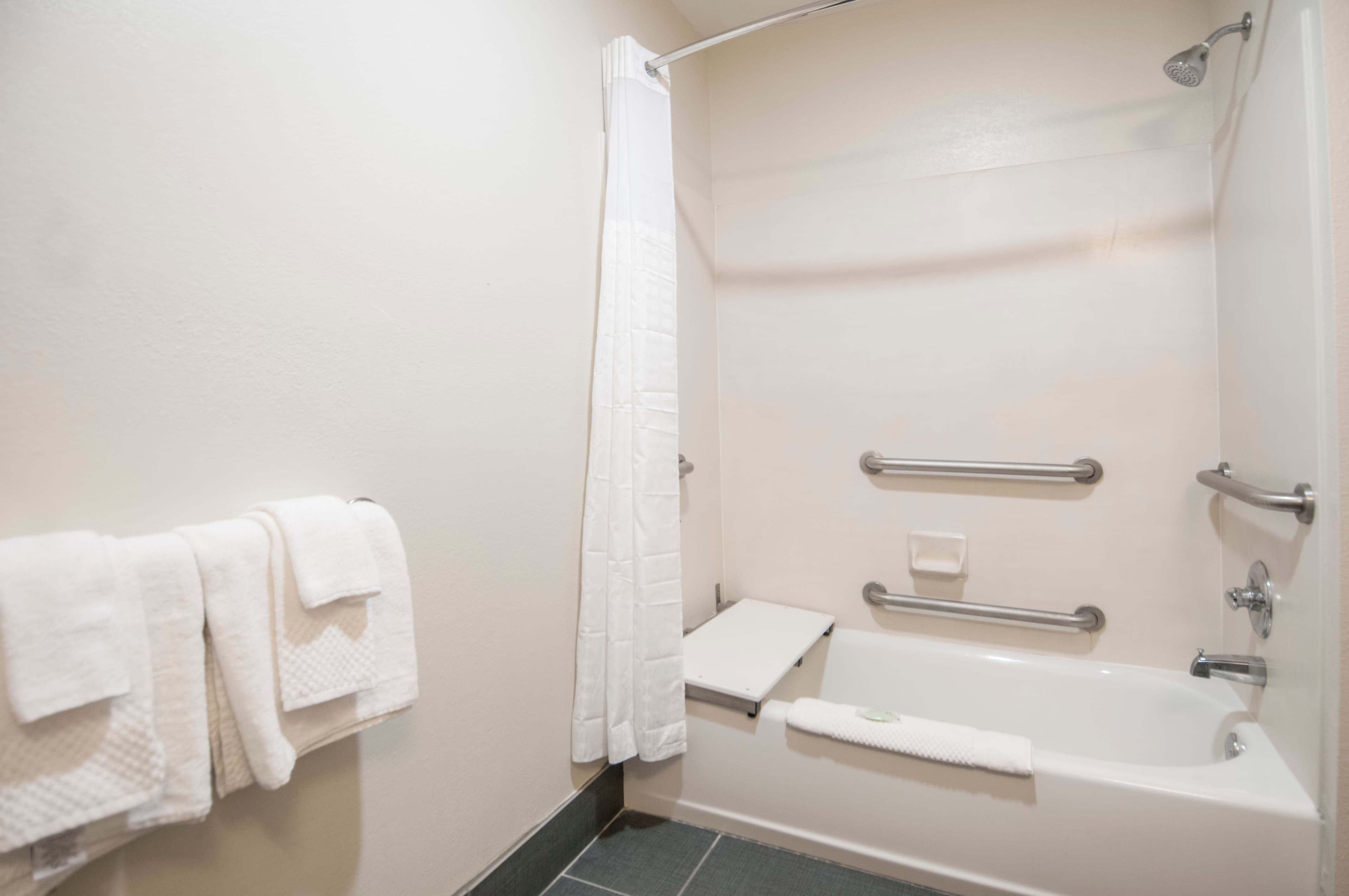 Sleep Inn & Suites Tuscaloosa East — 4
