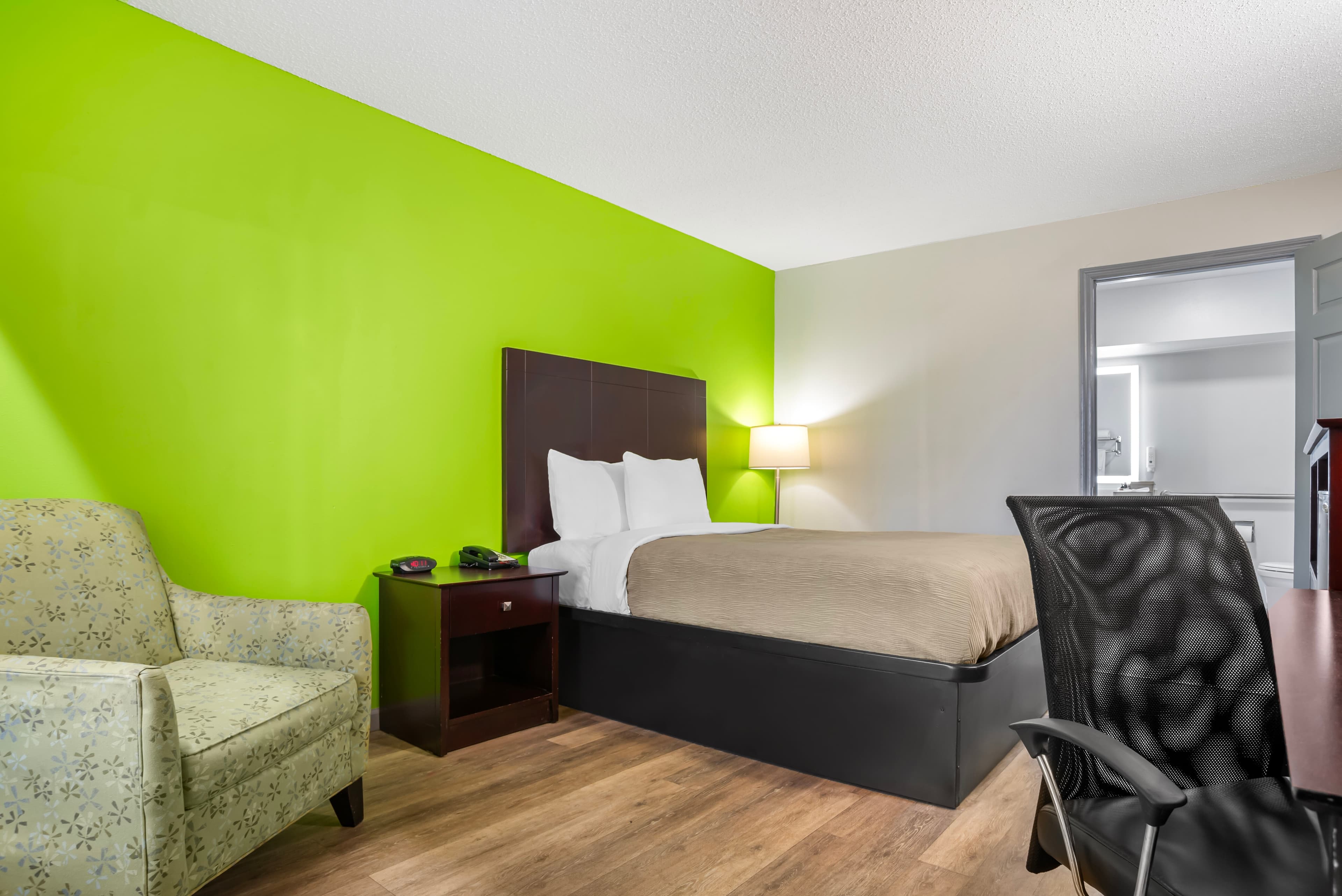 Quality Inn Bessemer I-20 exit 108 - Image 2