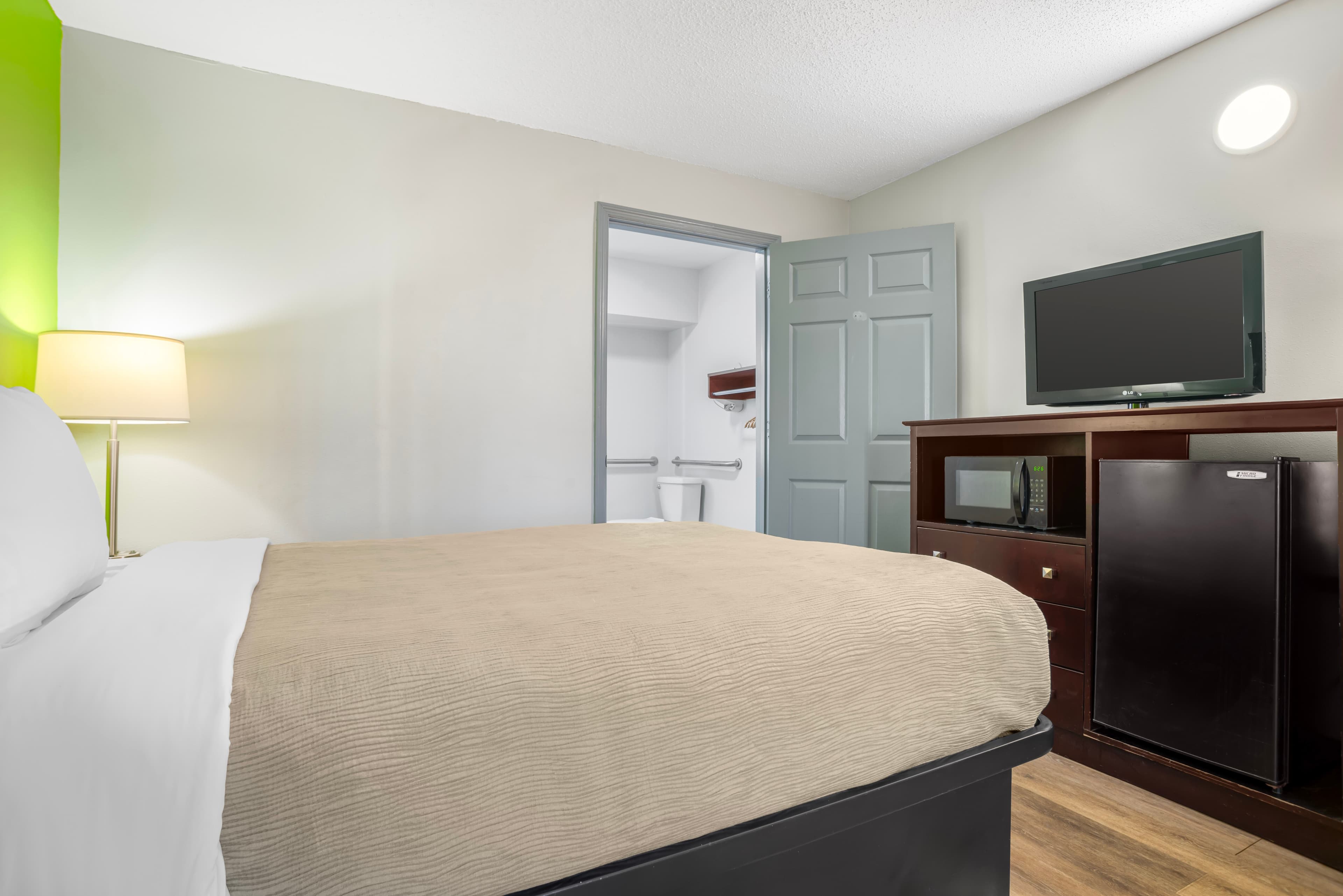 Quality Inn Bessemer I-20 exit 108 - Image 3