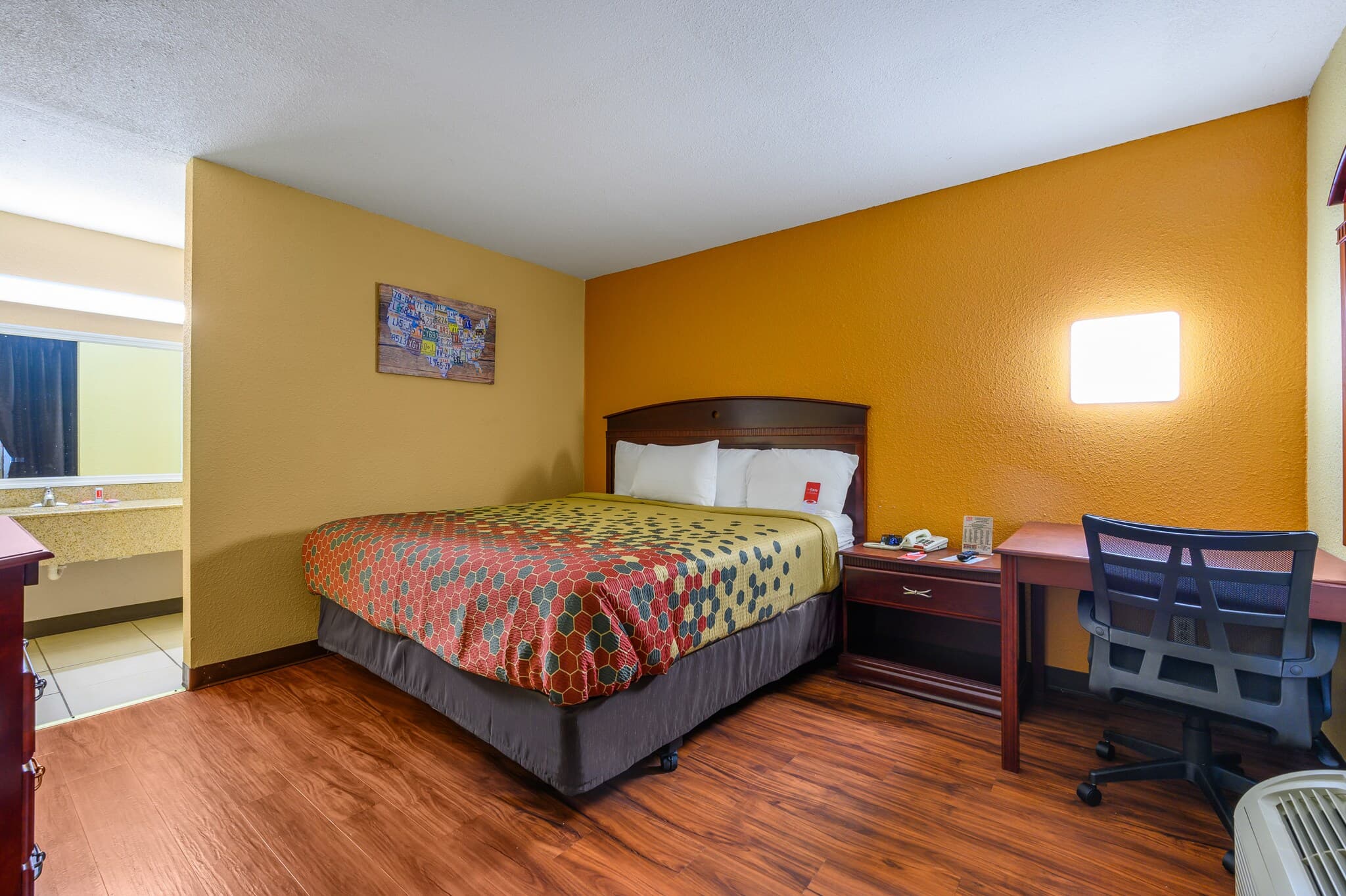 Econo Lodge Decatur South — 8