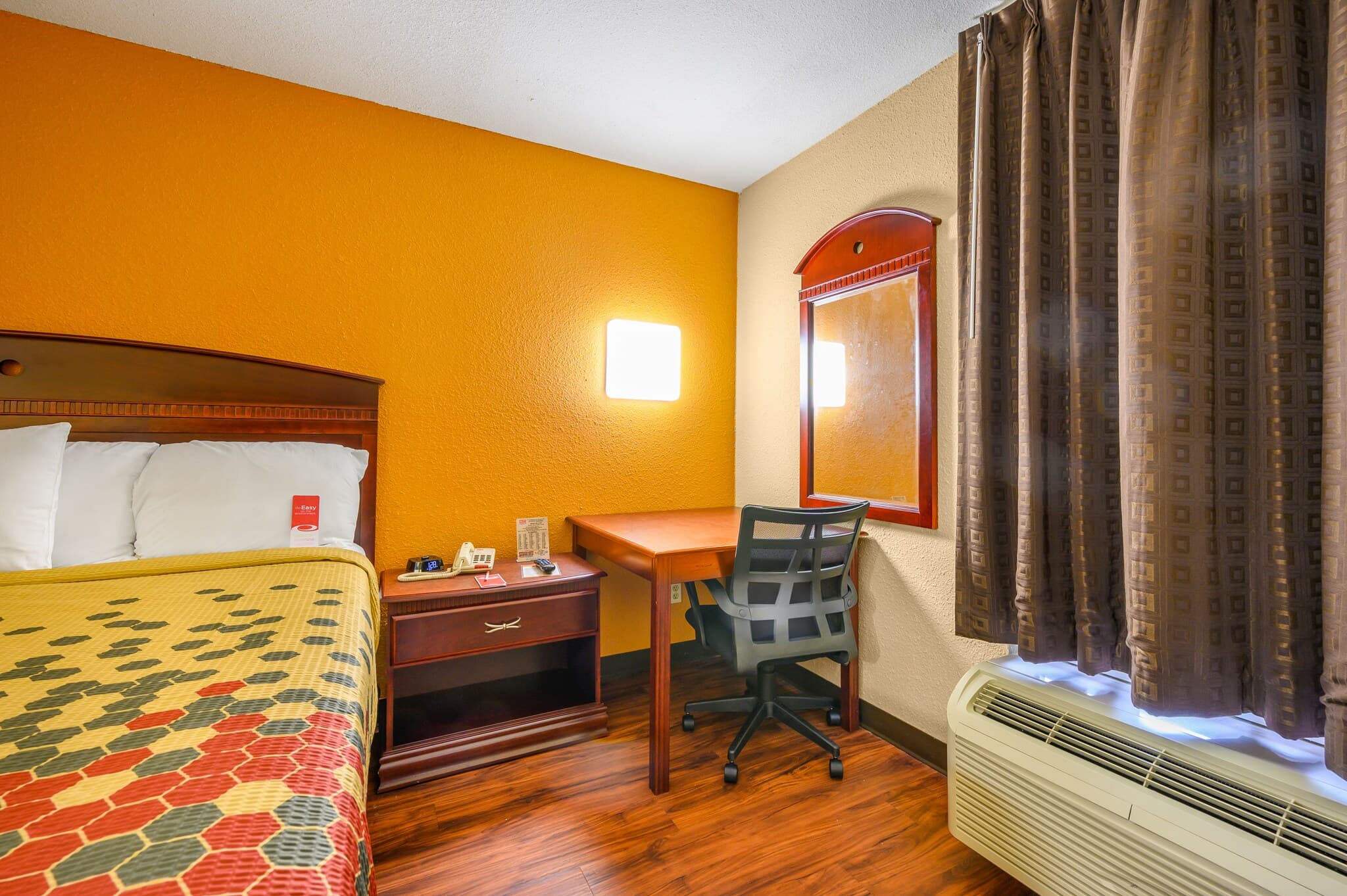 Econo Lodge Decatur South — 9