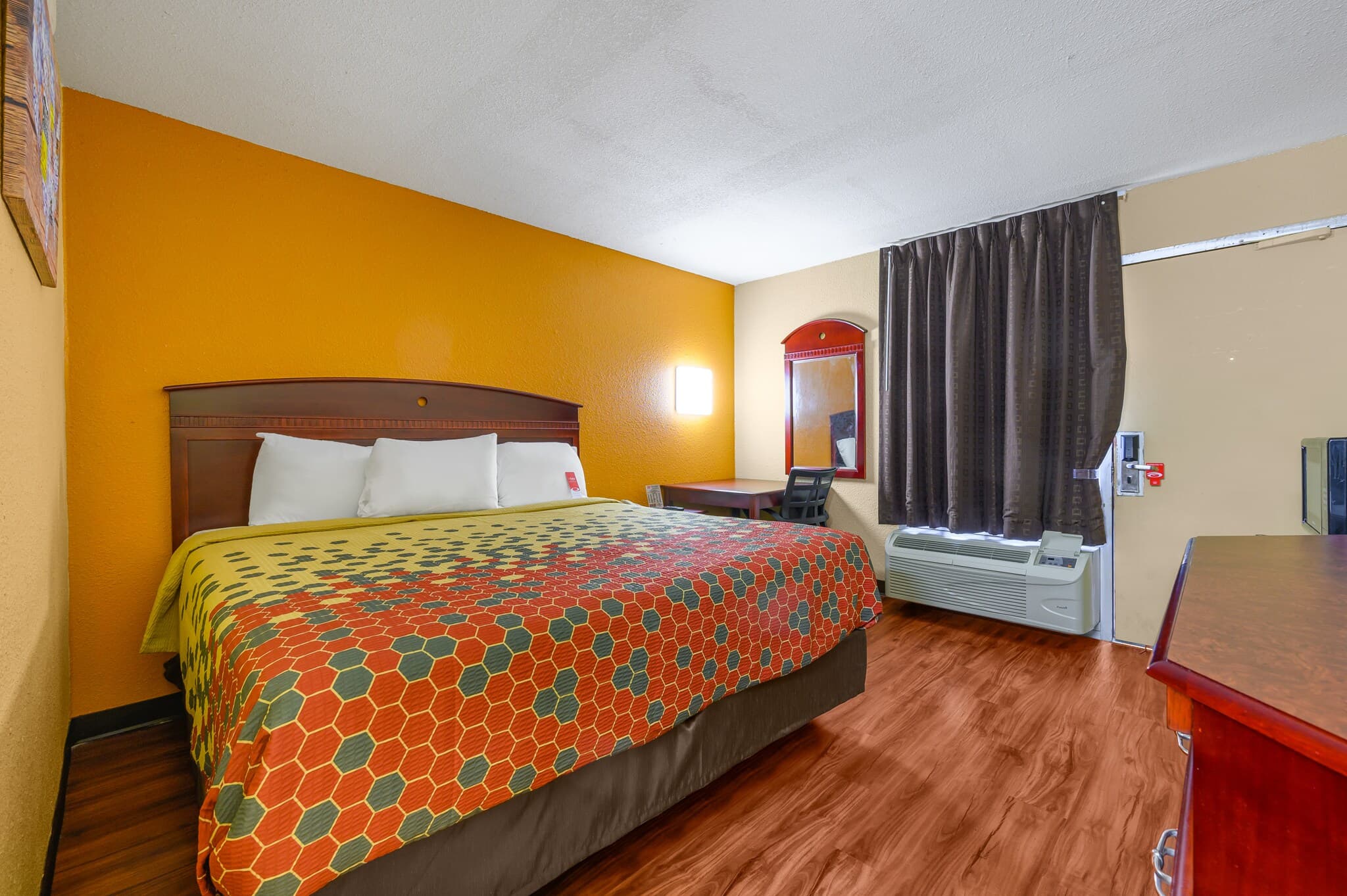 Econo Lodge Decatur South — 10