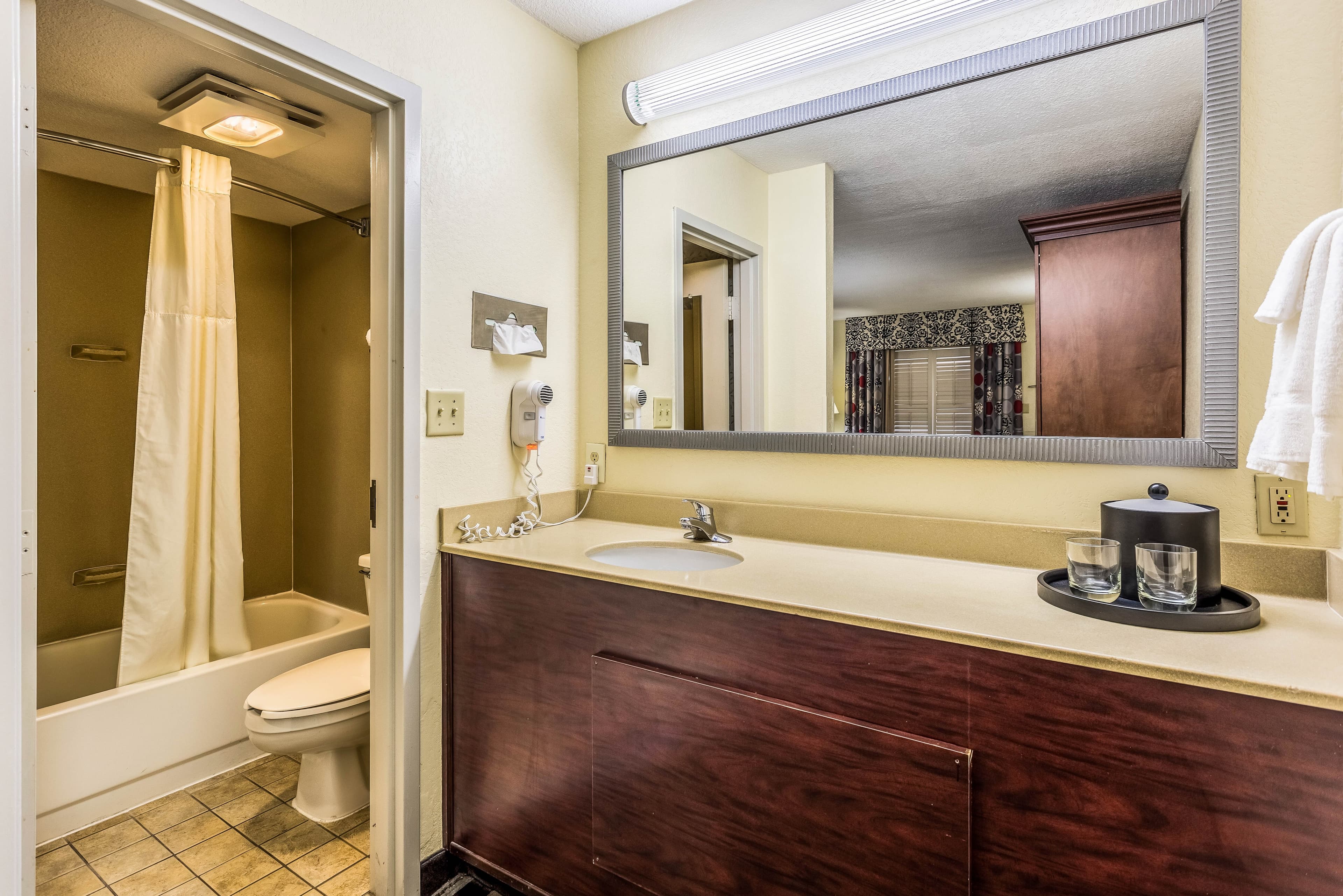 Clarion Pointe Huntsville Research Park — 16