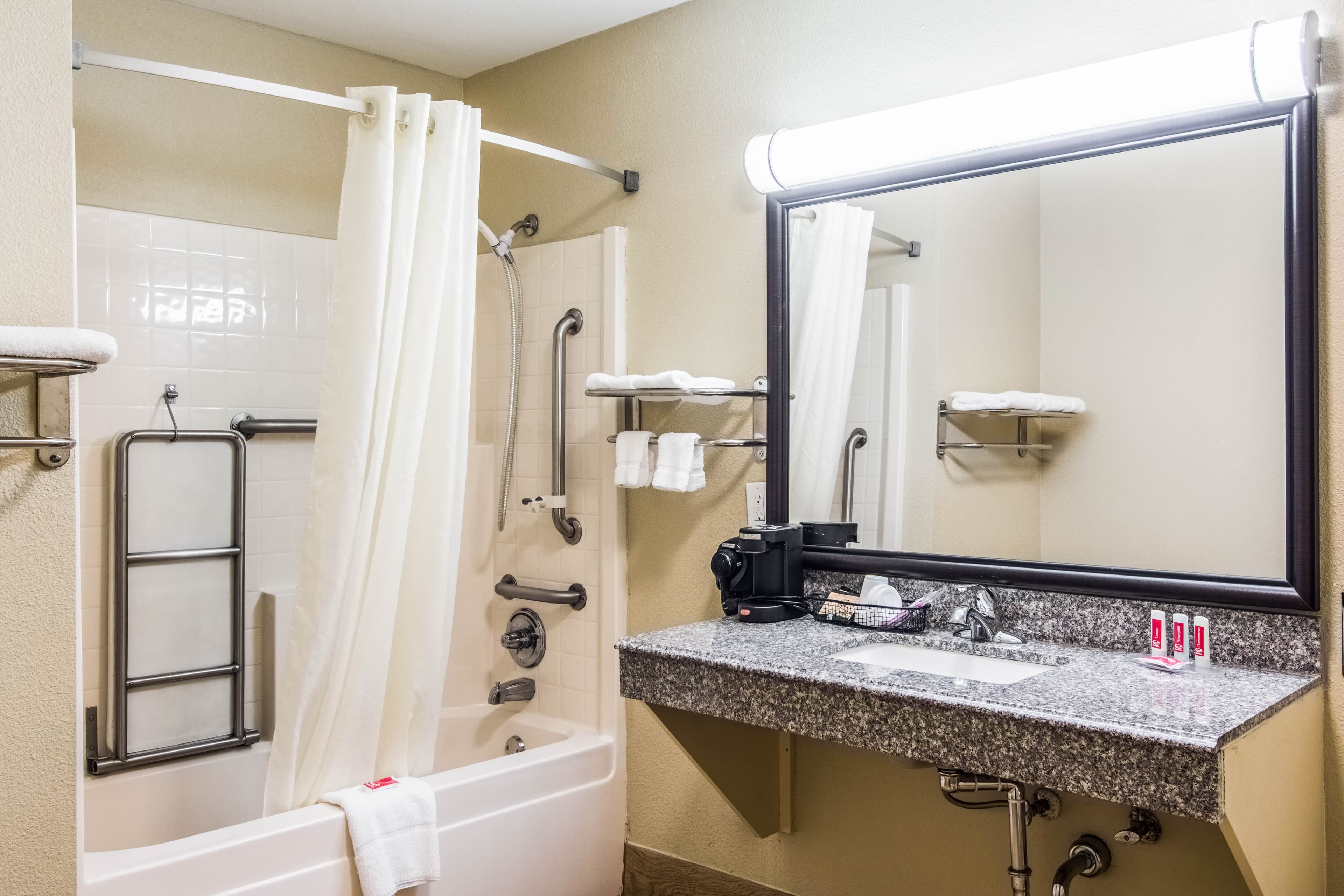 Econo Lodge Jasper - Image 5