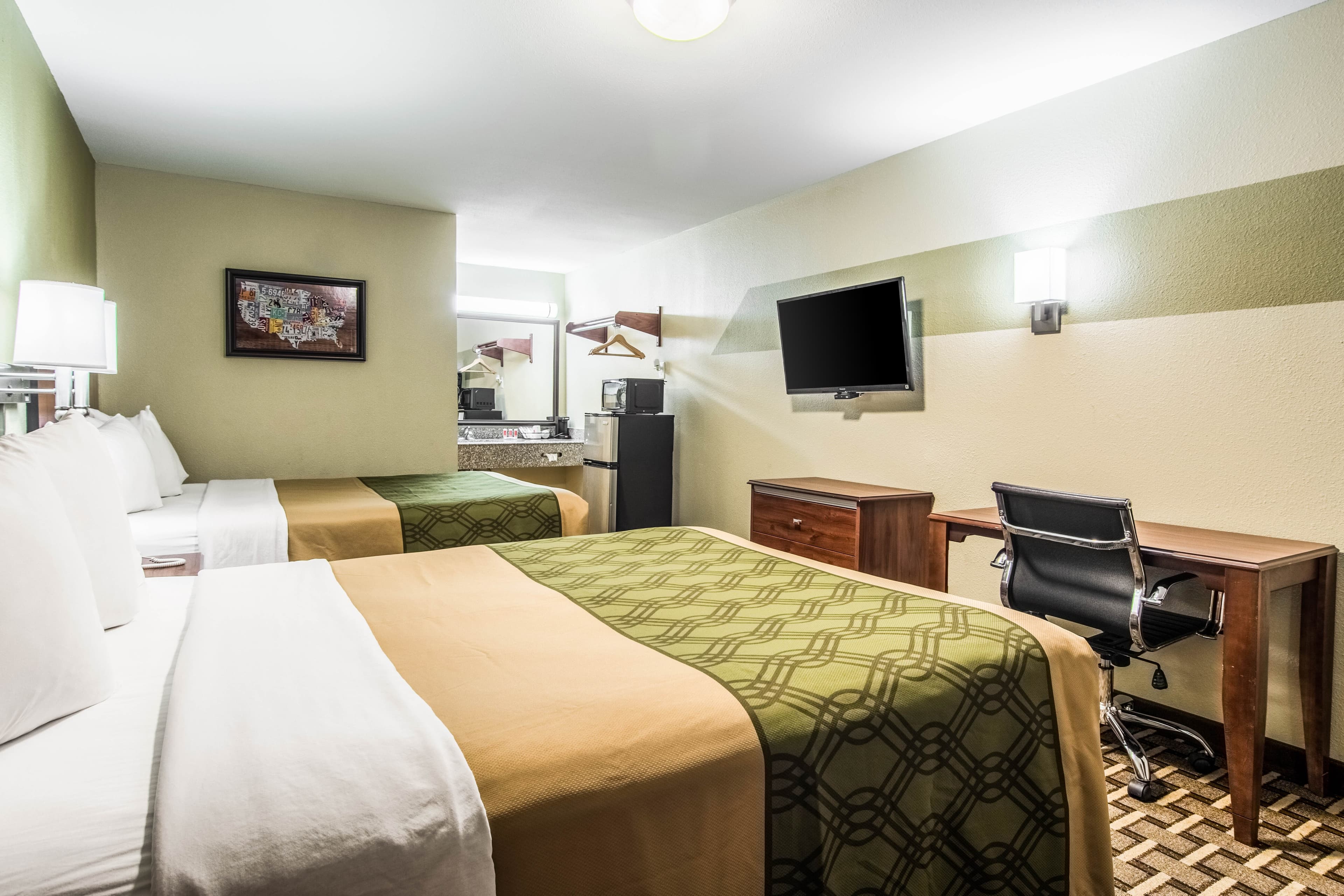 Econo Lodge Jasper - Image 1