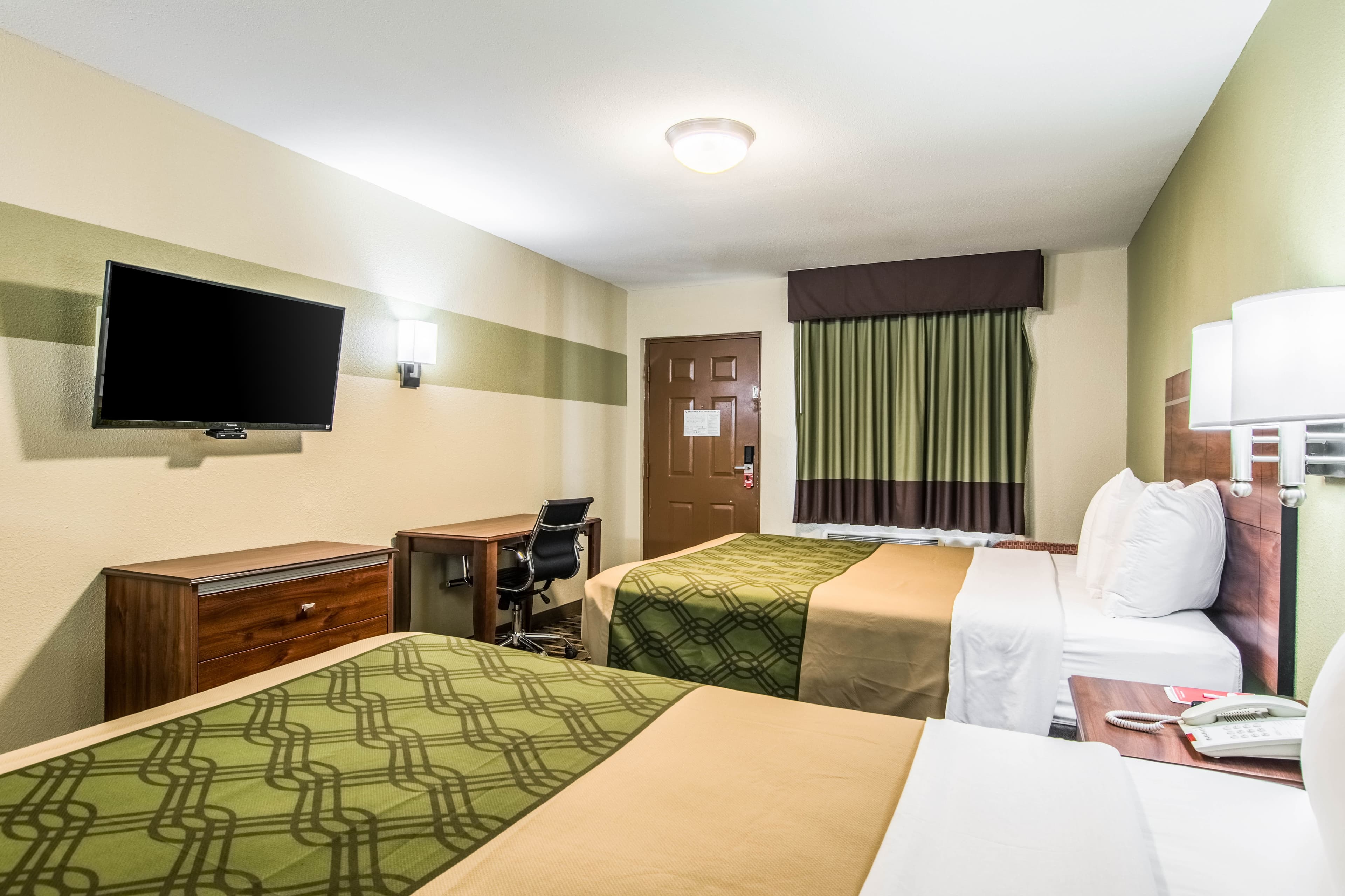 Econo Lodge Jasper — 17