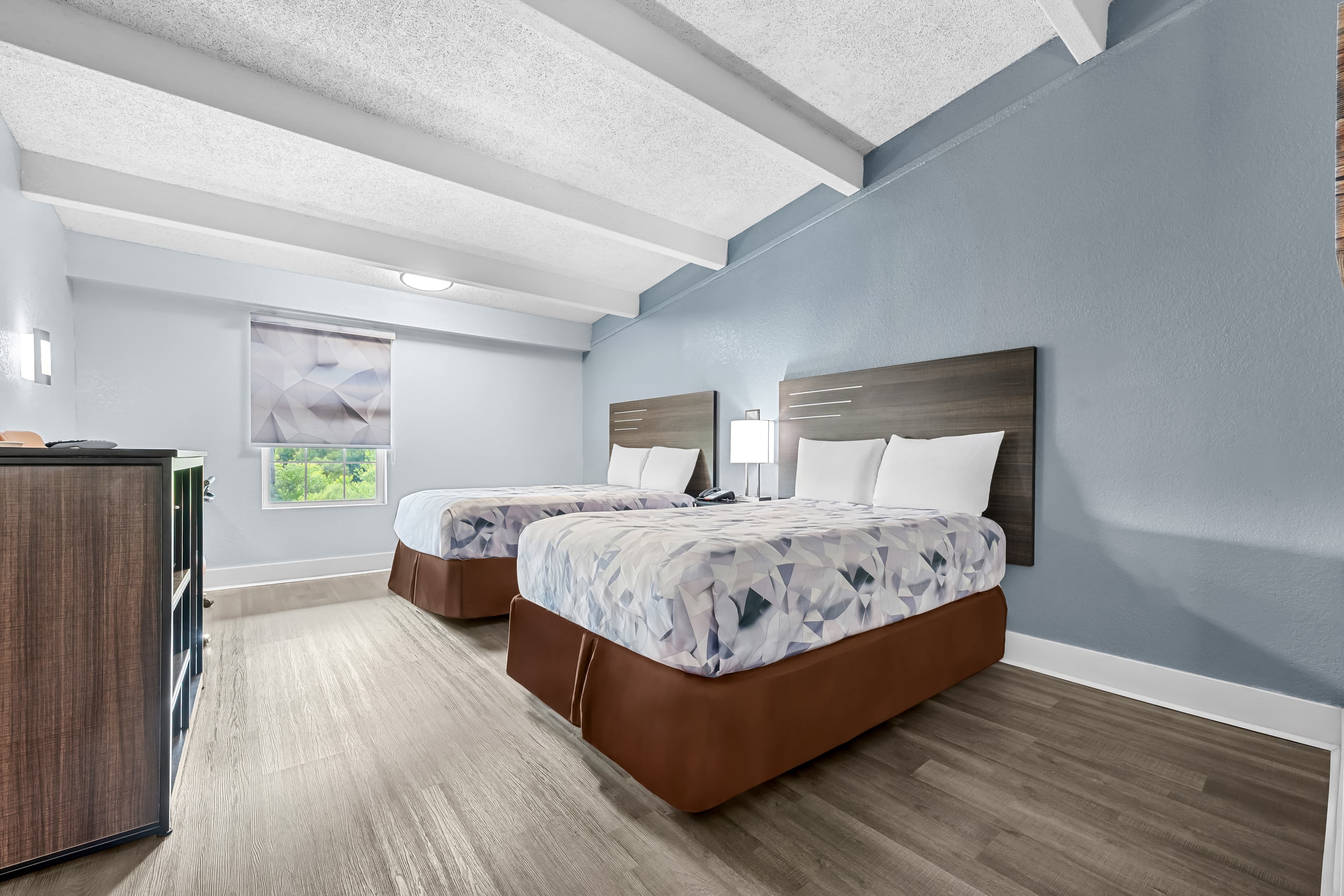 Econo Lodge Montgomery South I-65 — 8