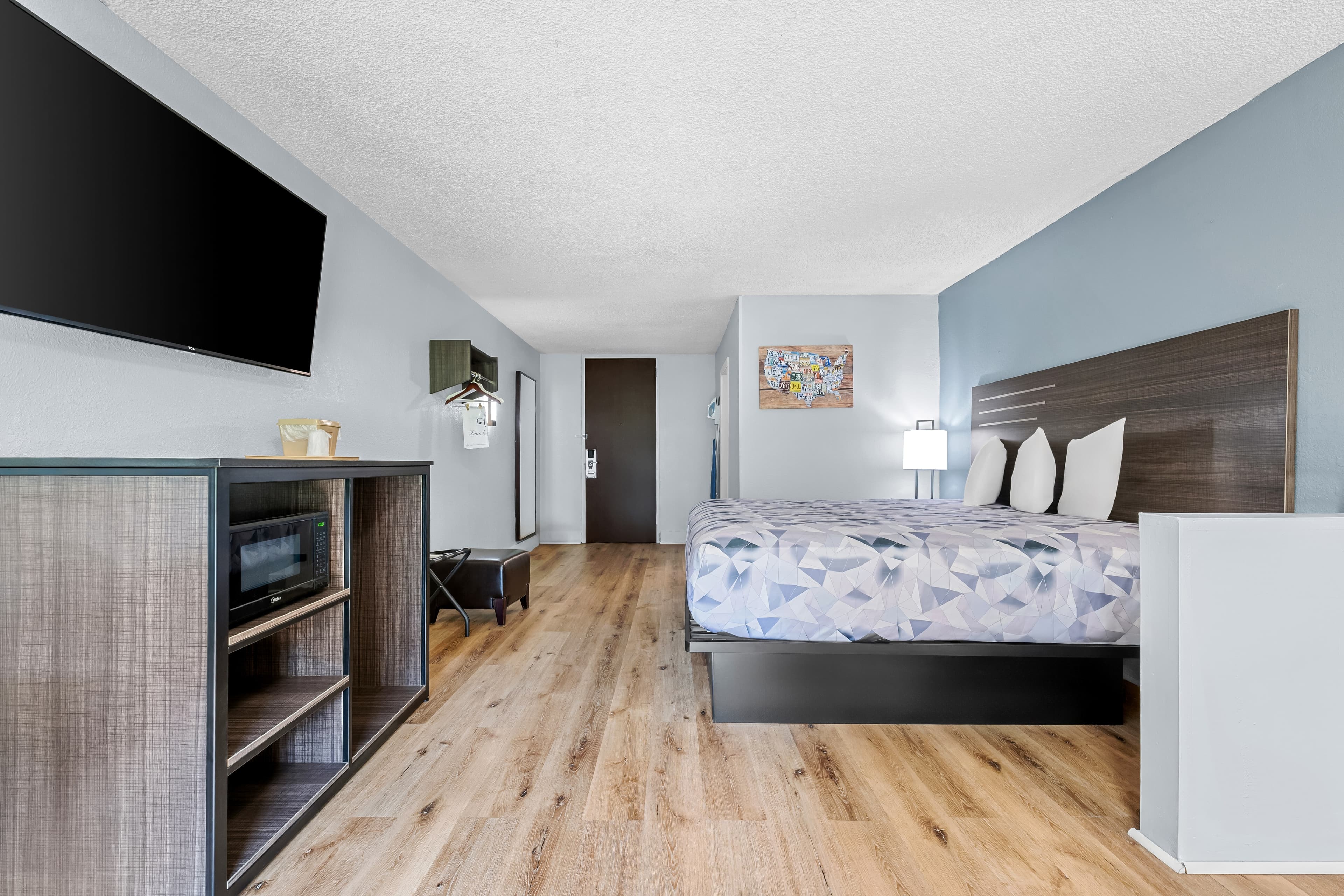 Econo Lodge Montgomery South I-65 — 20
