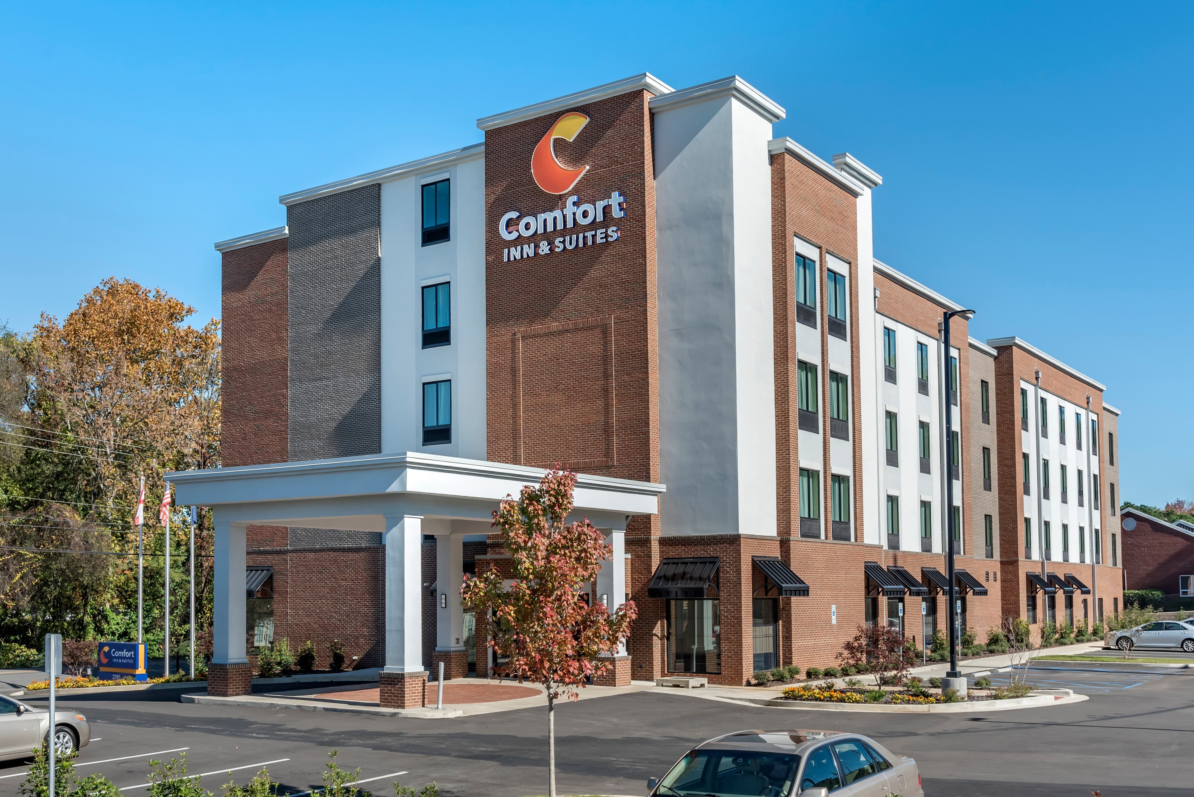 Comfort Inn & Suites Downtown near University - Image 1