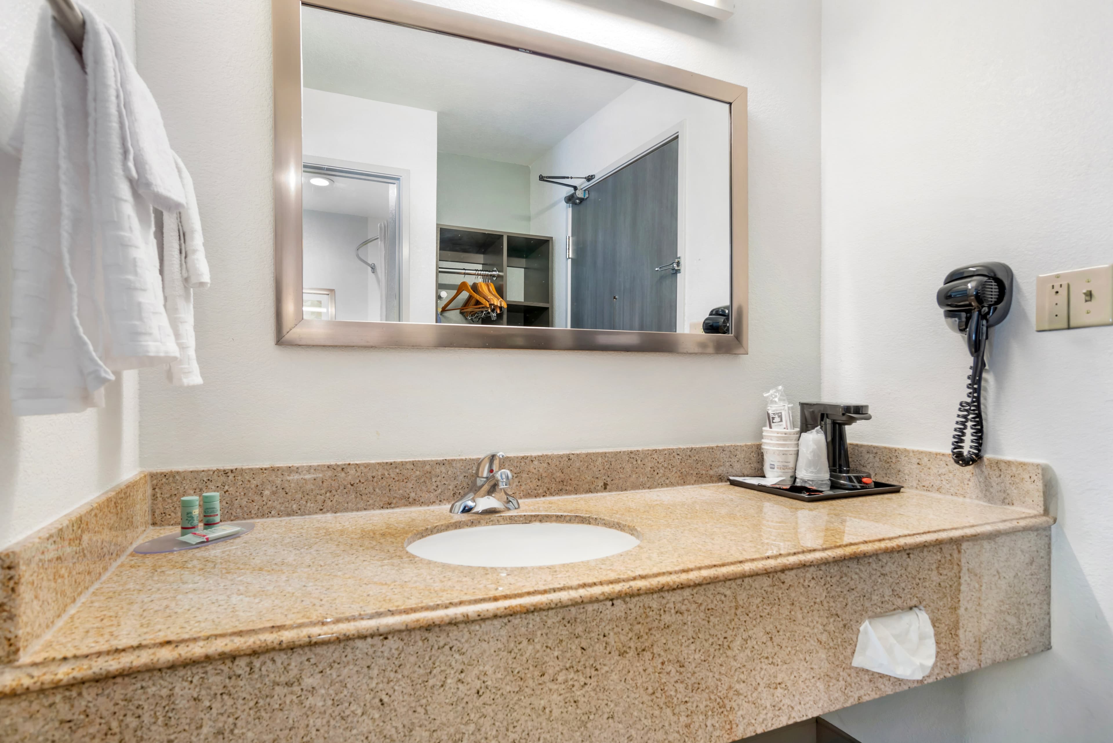 Country Inn & Suites by Radisson, Montgomery East I-85 — 12