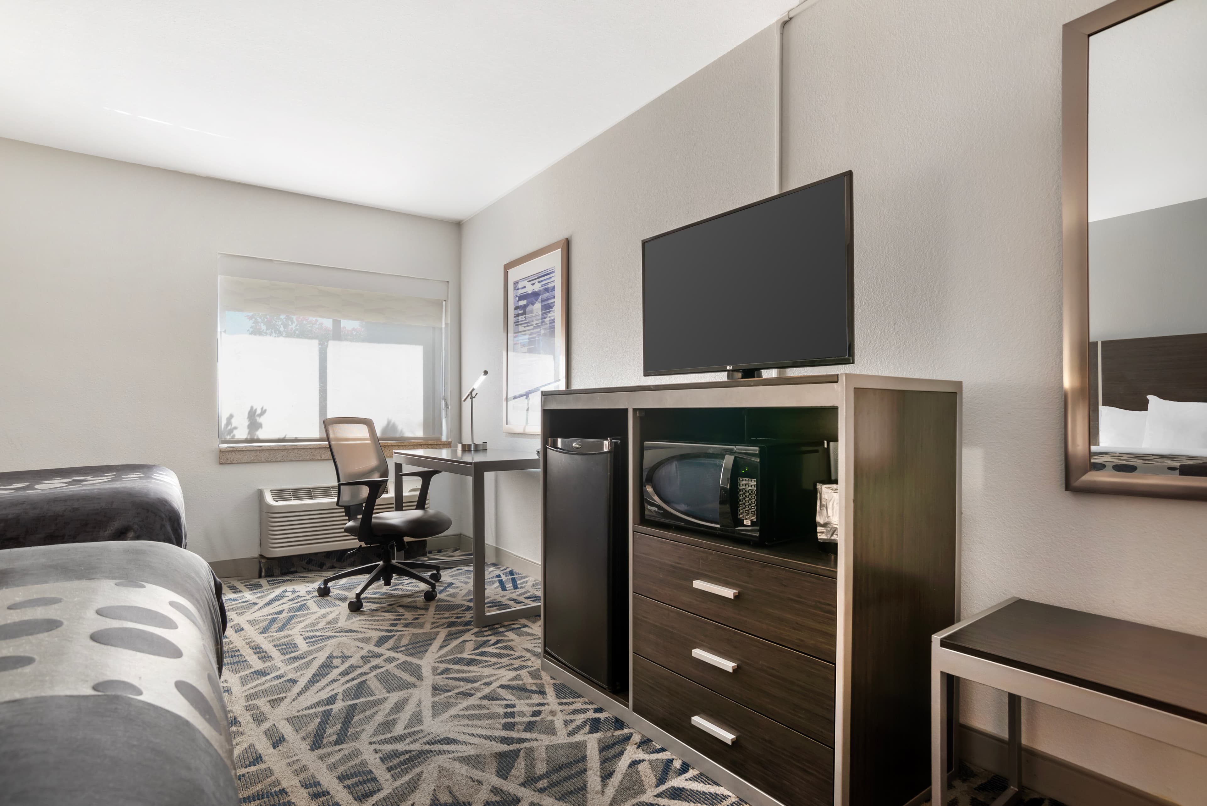 Country Inn & Suites by Radisson, Montgomery East I-85 - Image 3
