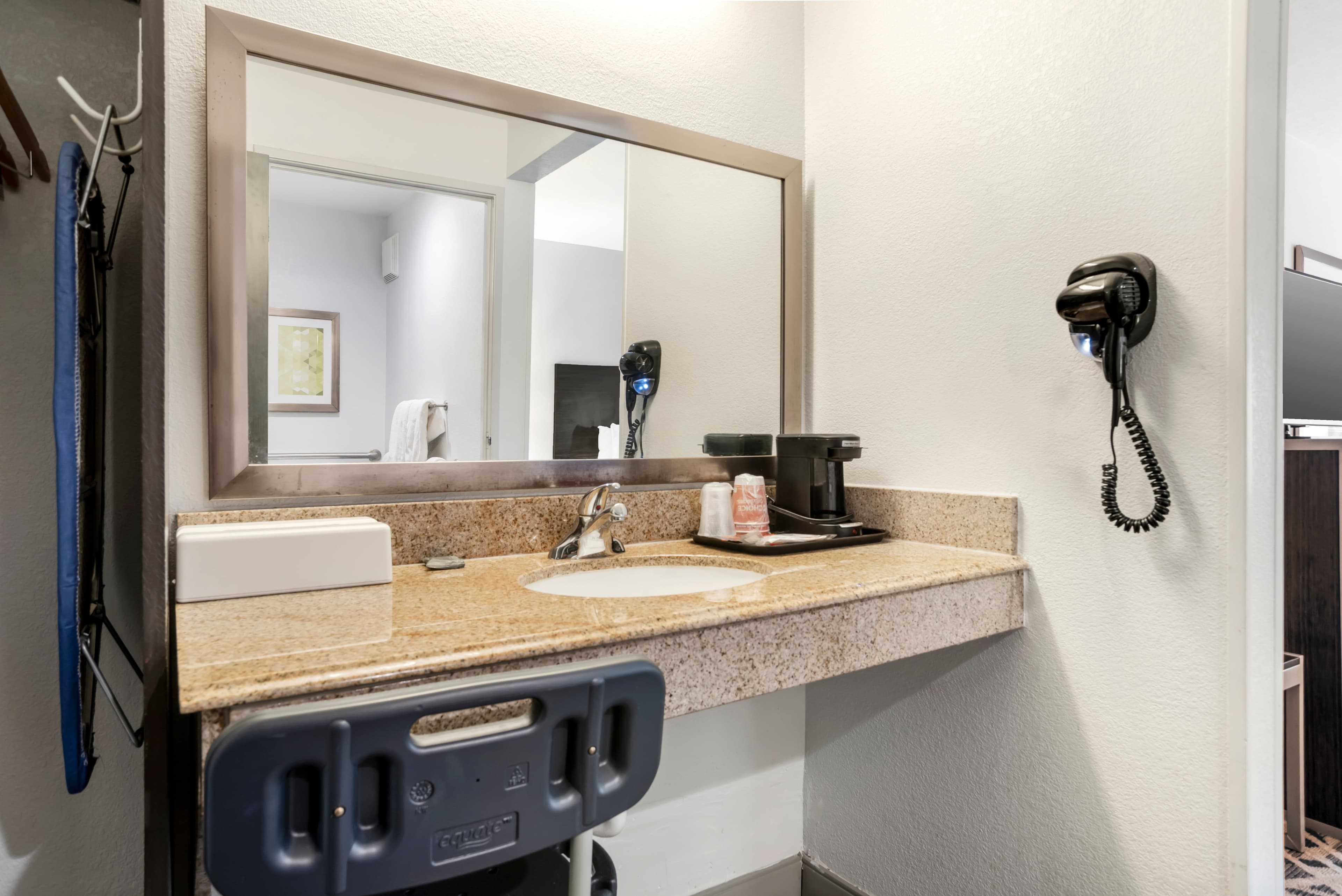 Country Inn & Suites by Radisson, Montgomery East I-85 — 4