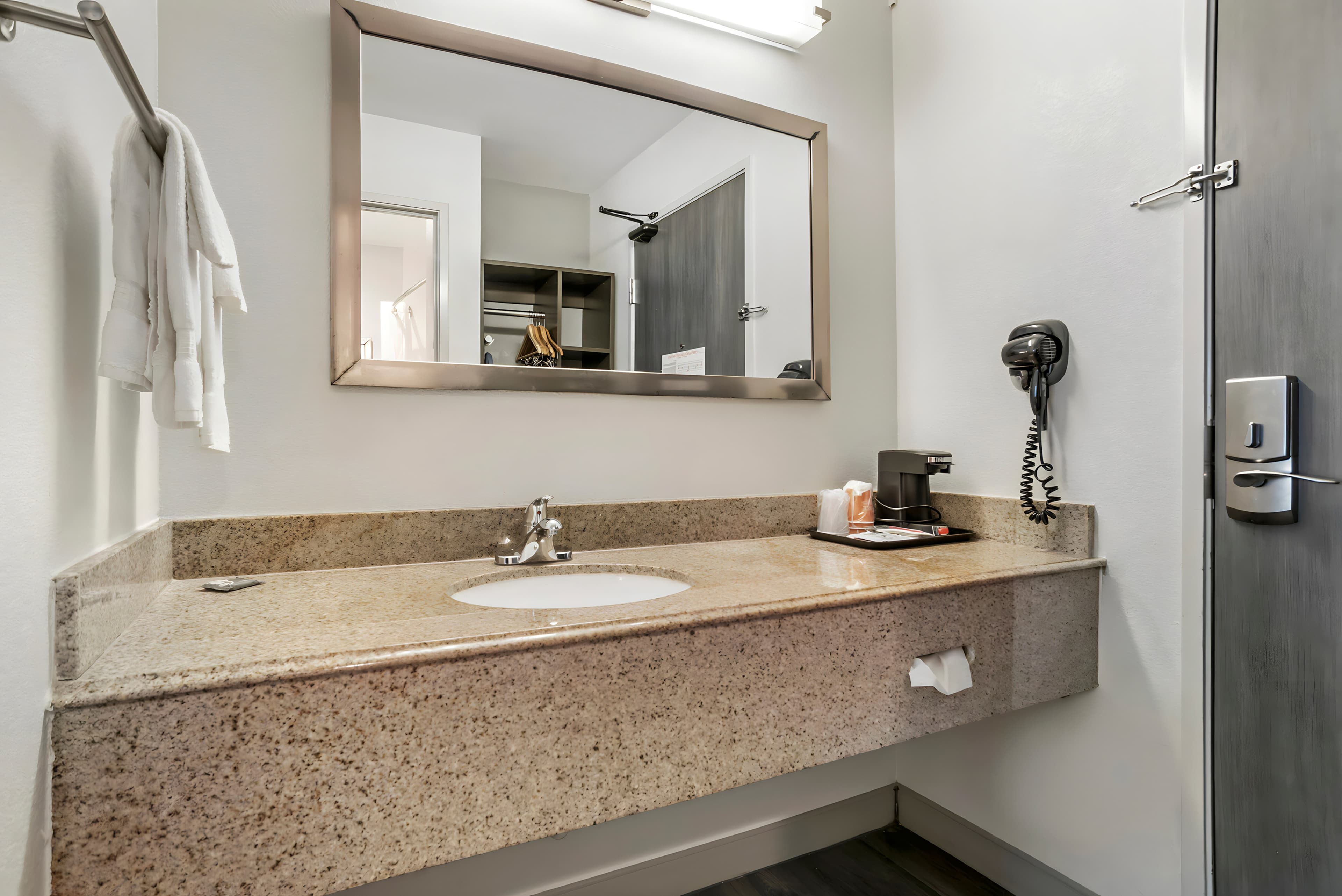 Country Inn & Suites by Radisson, Montgomery East I-85 — 20