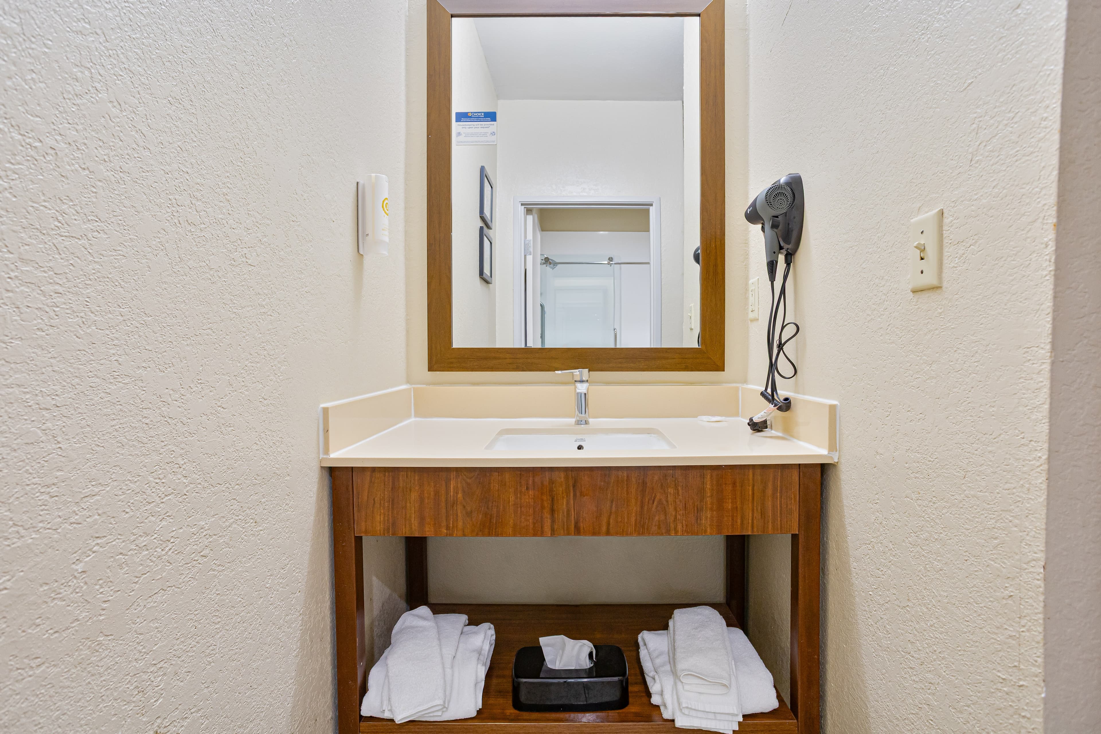 Comfort Inn & Suites Montgomery East Carmichael Rd — 16