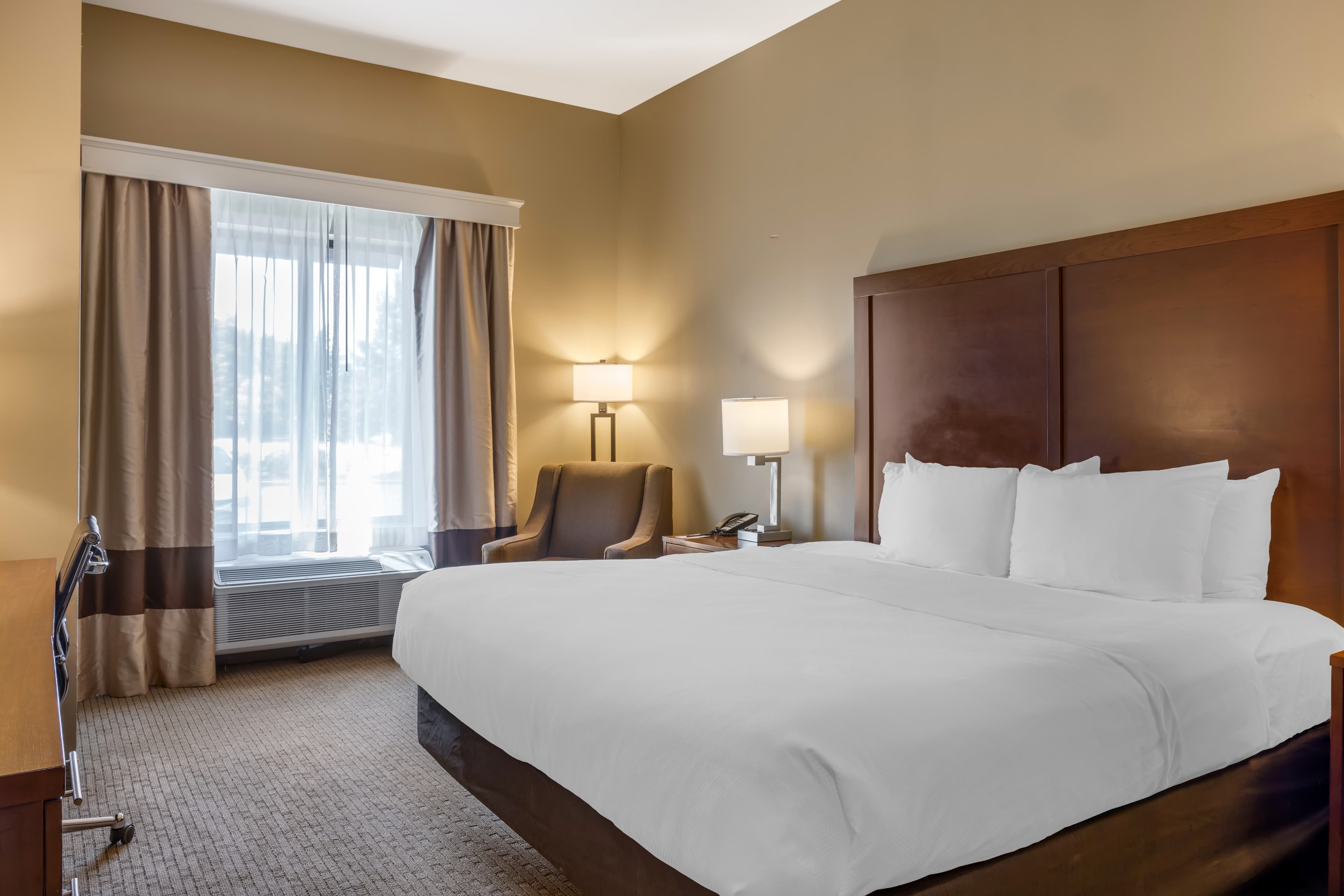 Comfort Inn & Suites At CrossPlex Village - Image 2
