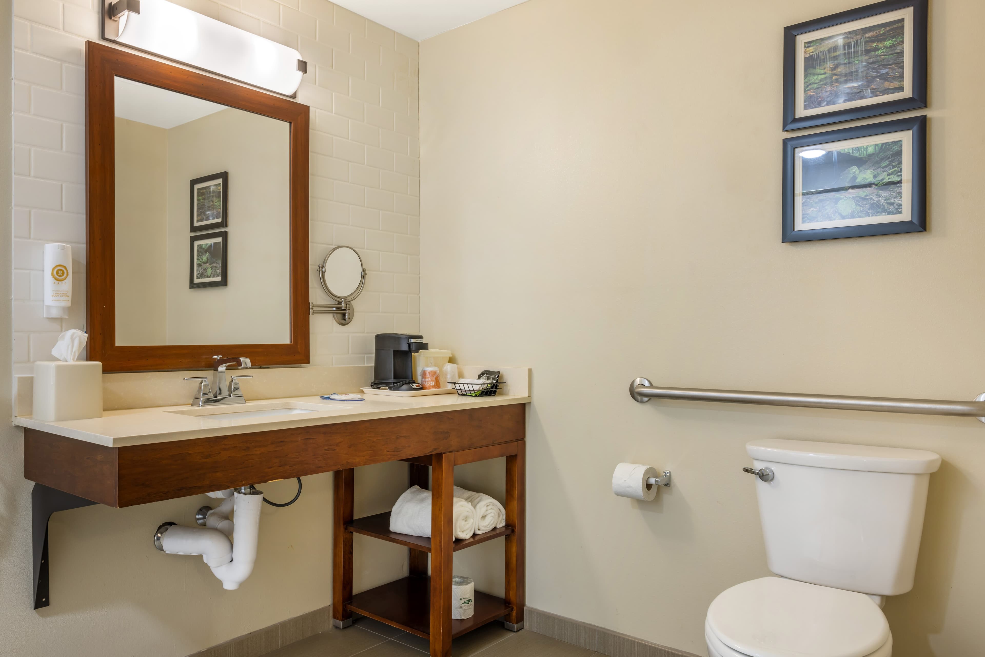 Comfort Inn & Suites At CrossPlex Village - Image 5