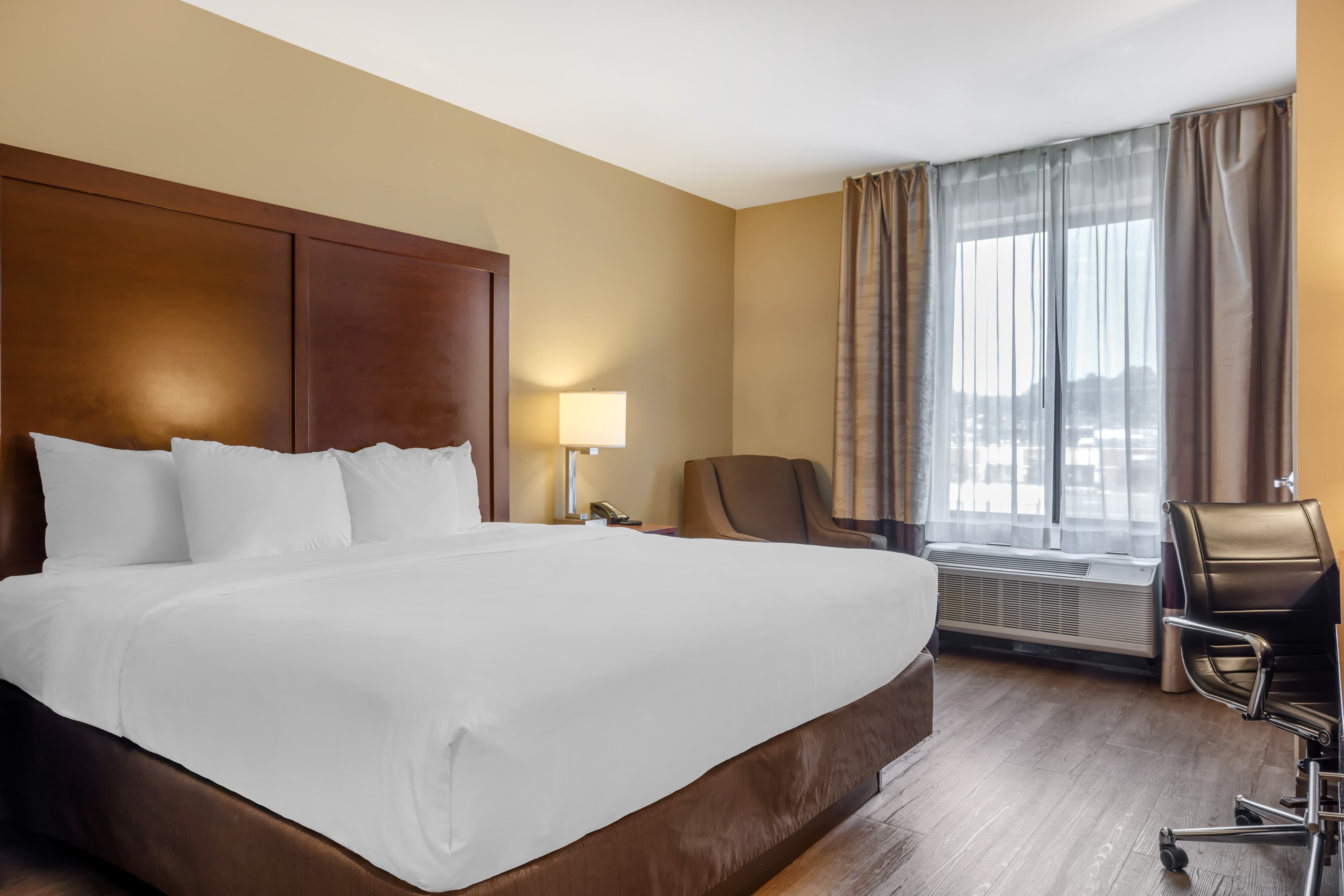 Comfort Inn & Suites At CrossPlex Village — 13