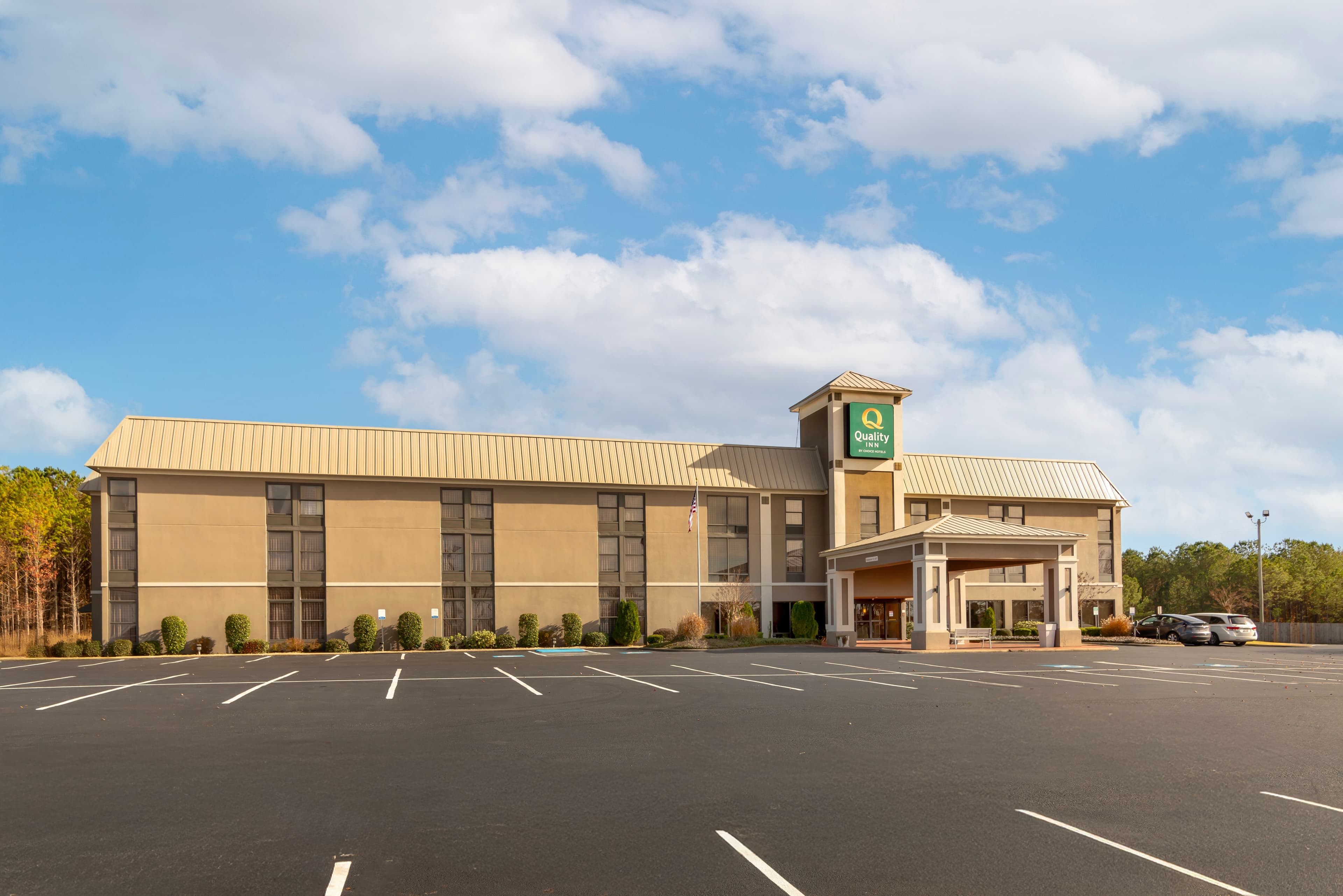 Quality Inn Valley - West Point - Image 1
